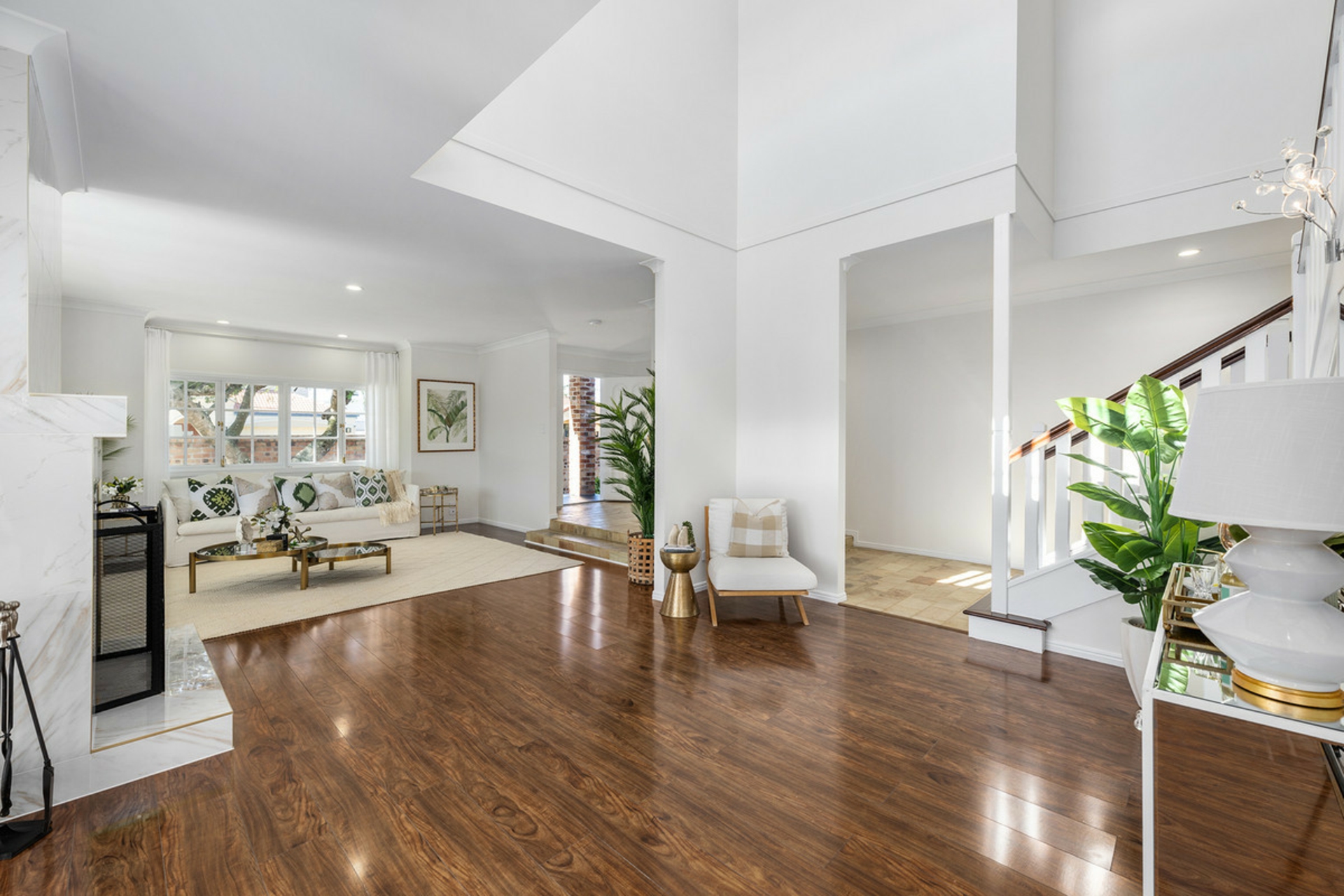 8 Renate Way, BENOWA WATERS