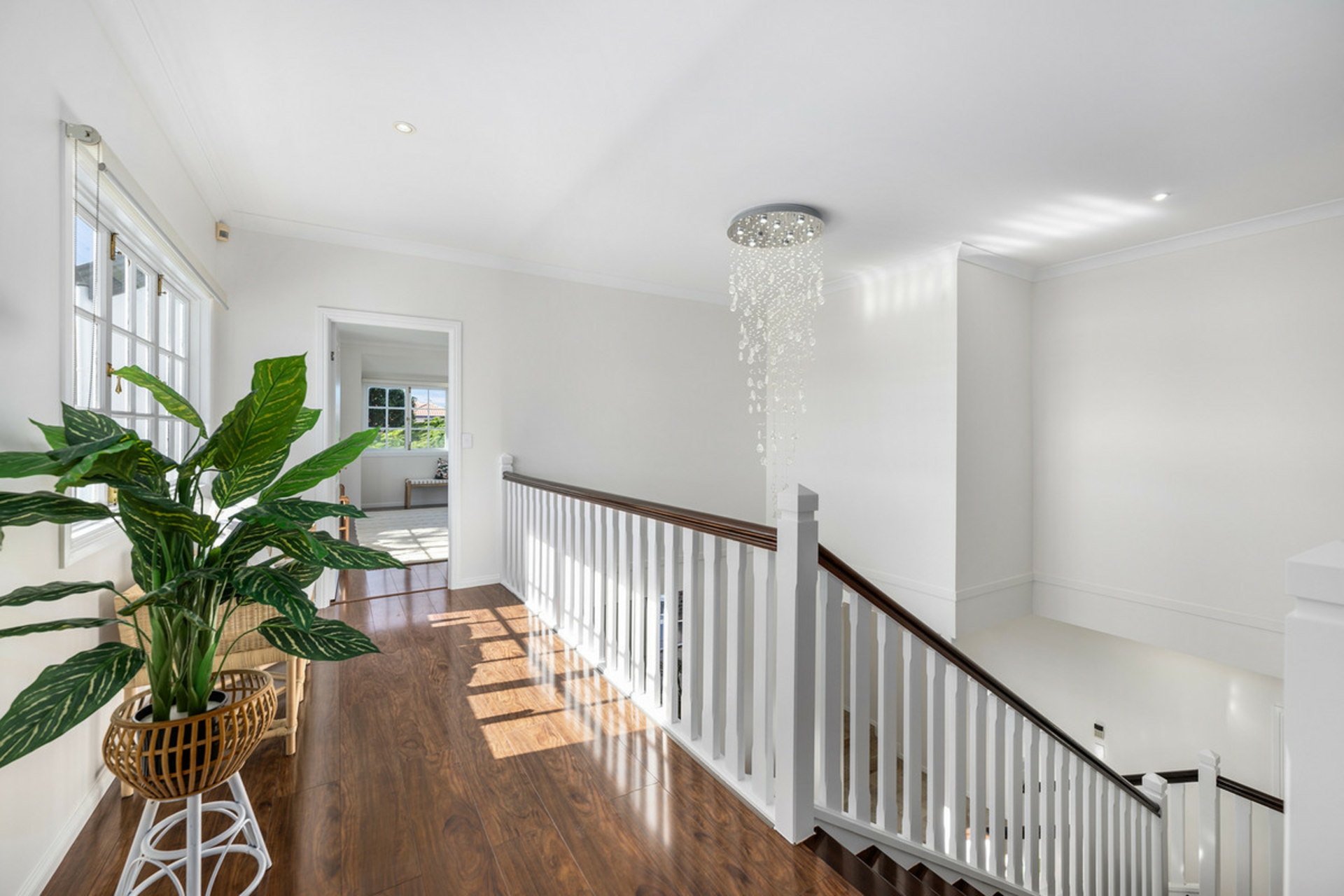 8 Renate Way, BENOWA WATERS
