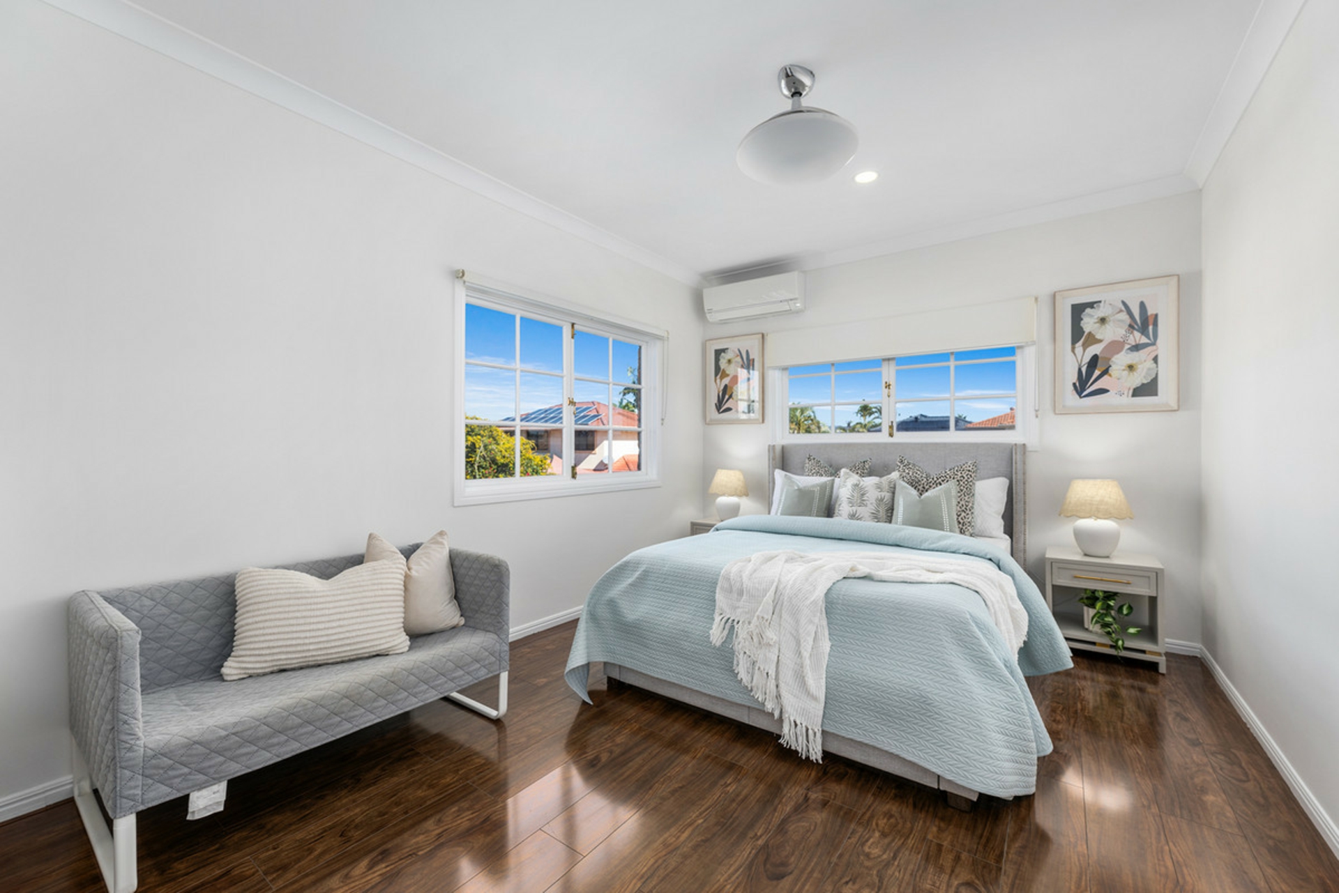 8 Renate Way, BENOWA WATERS
