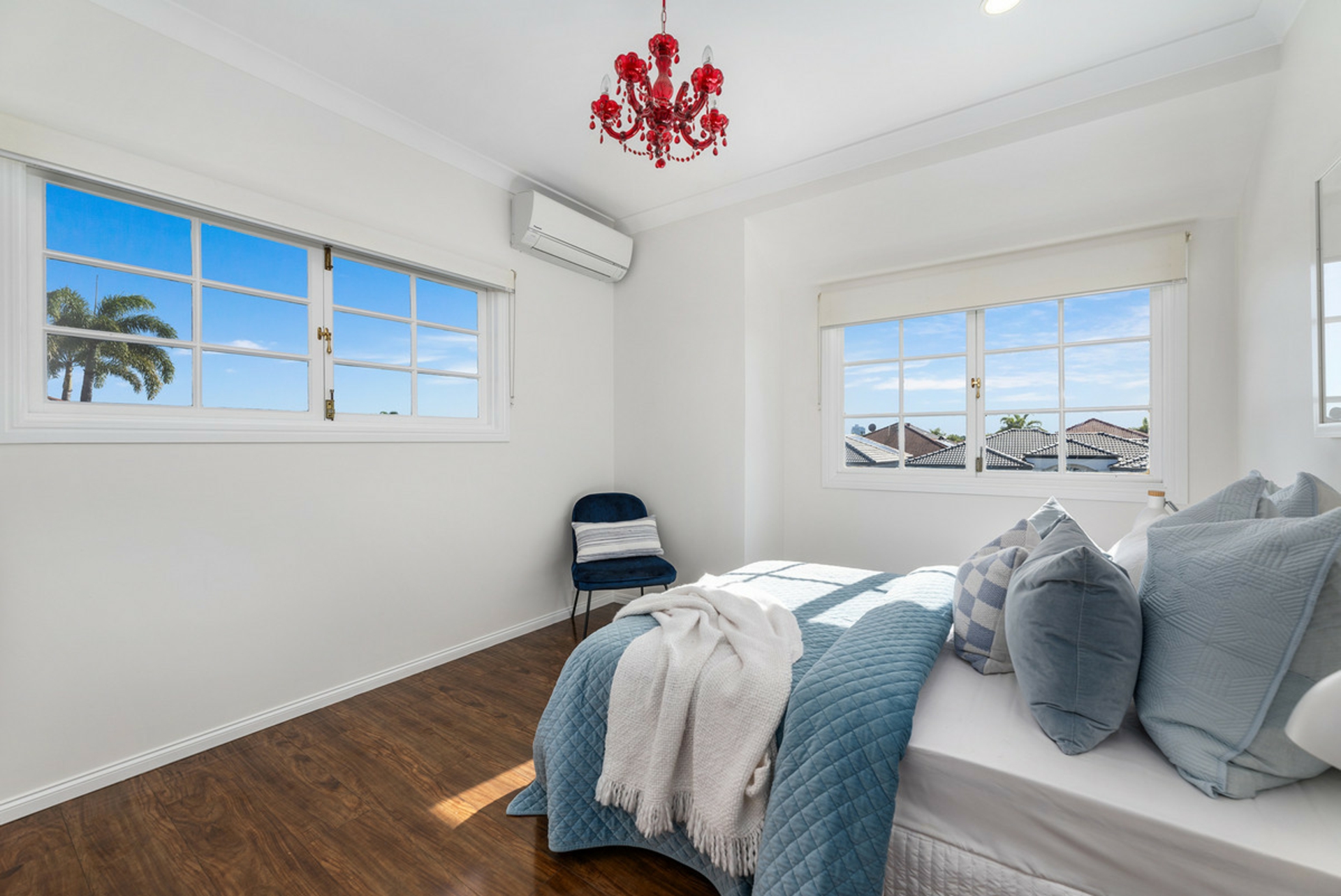 8 Renate Way, BENOWA WATERS