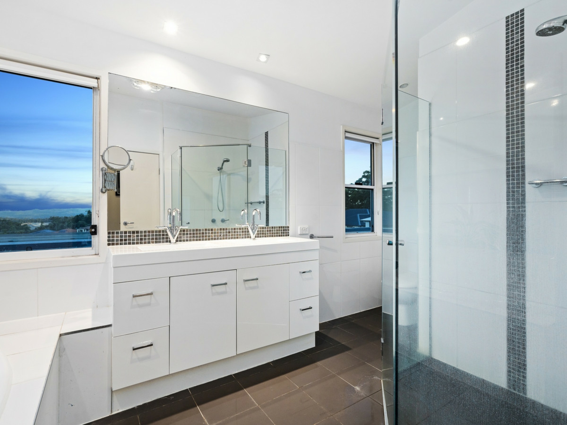 11 Chevron Rise, HIGHLAND PARK