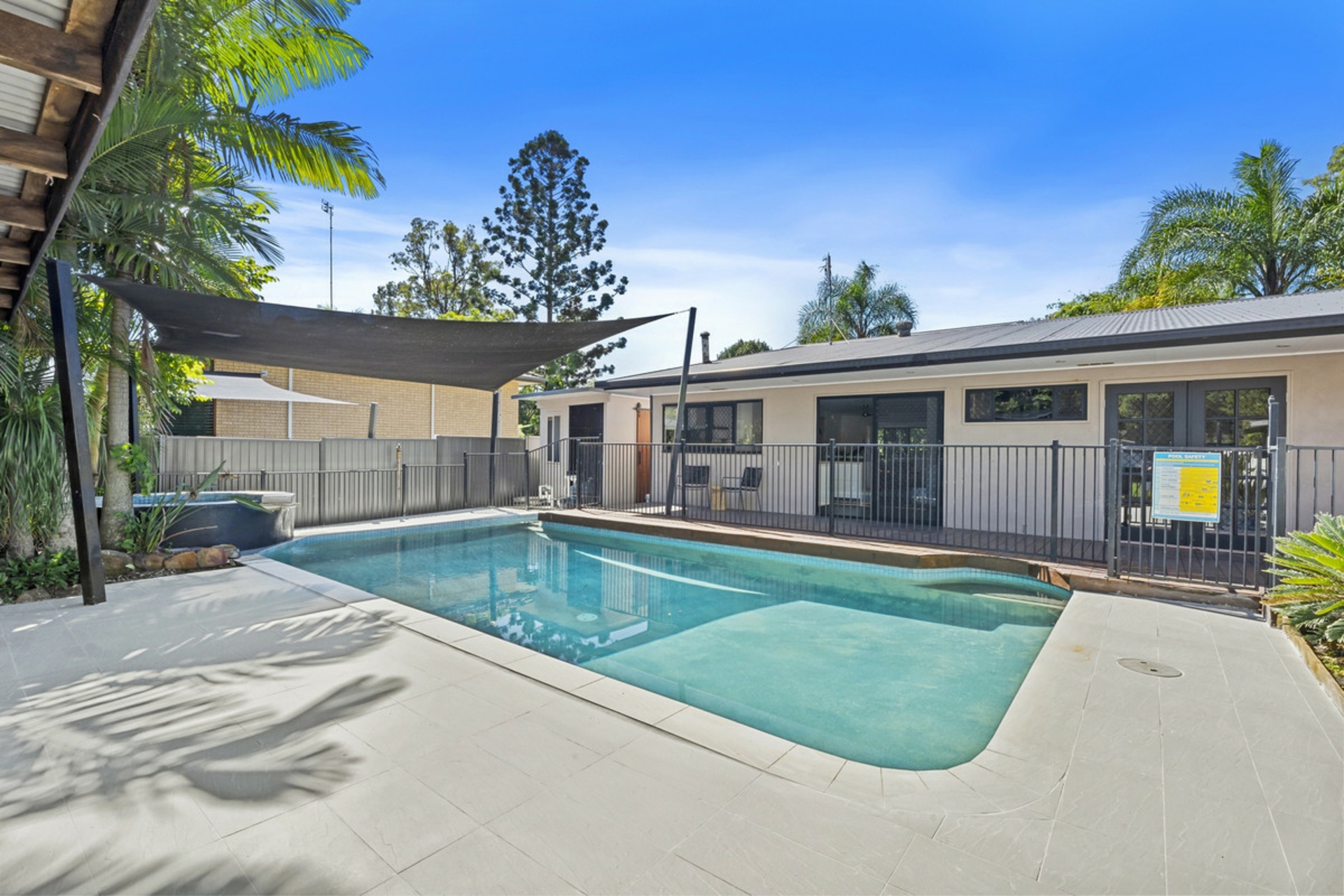 25 Alison Road, CARRARA