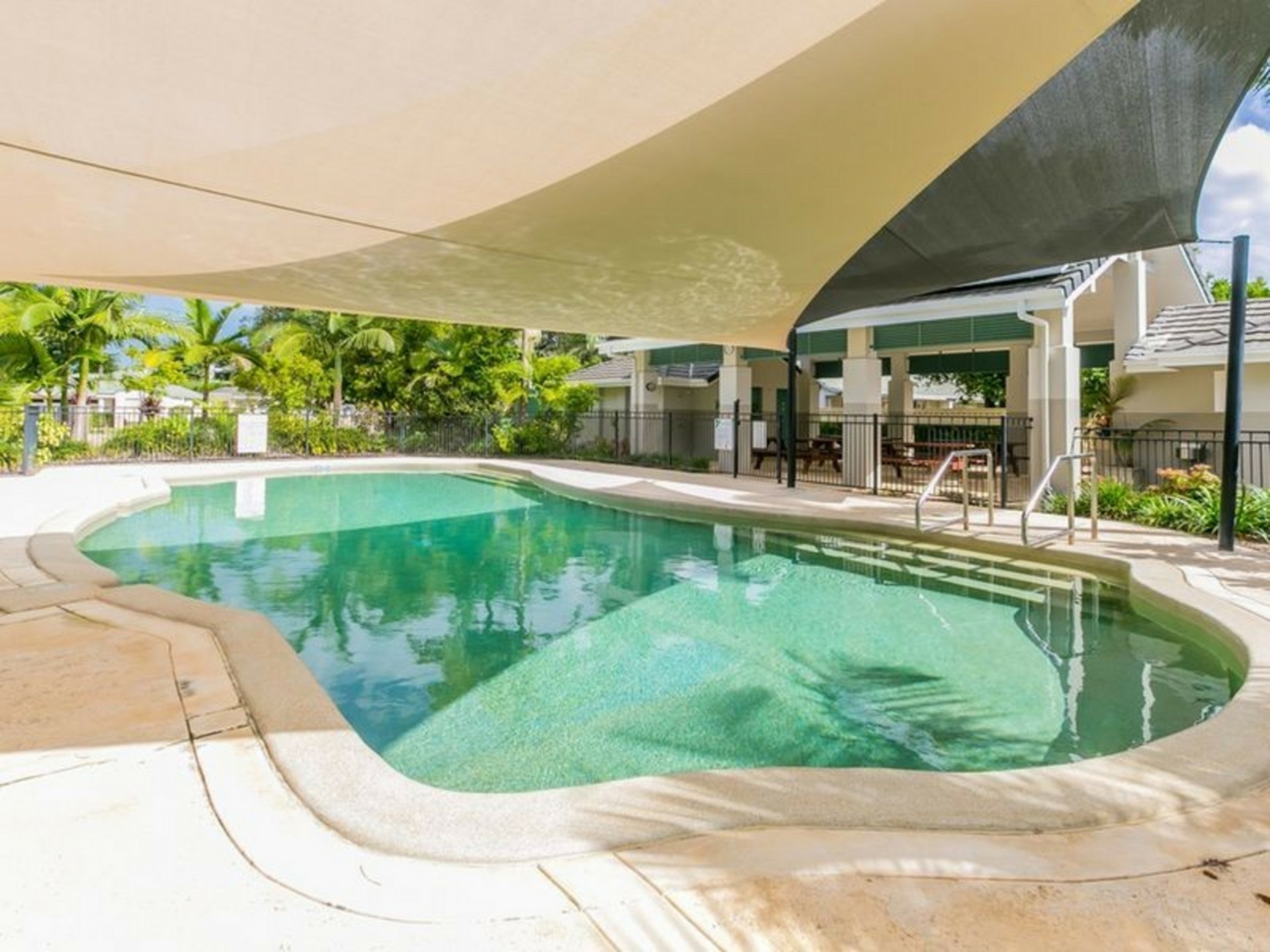18/11 Eden Court, NERANG