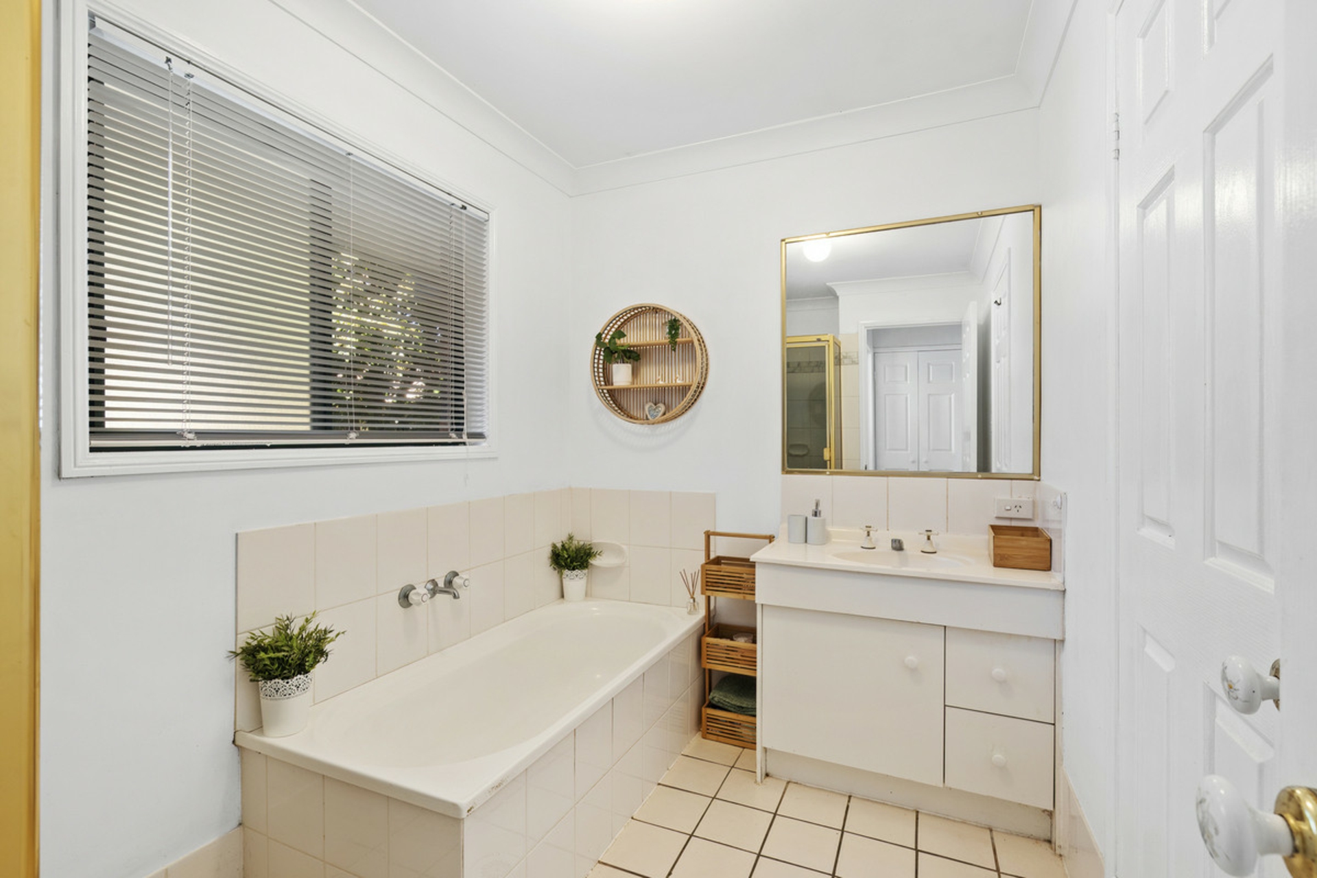 4/3 Karri Court, BURLEIGH HEADS