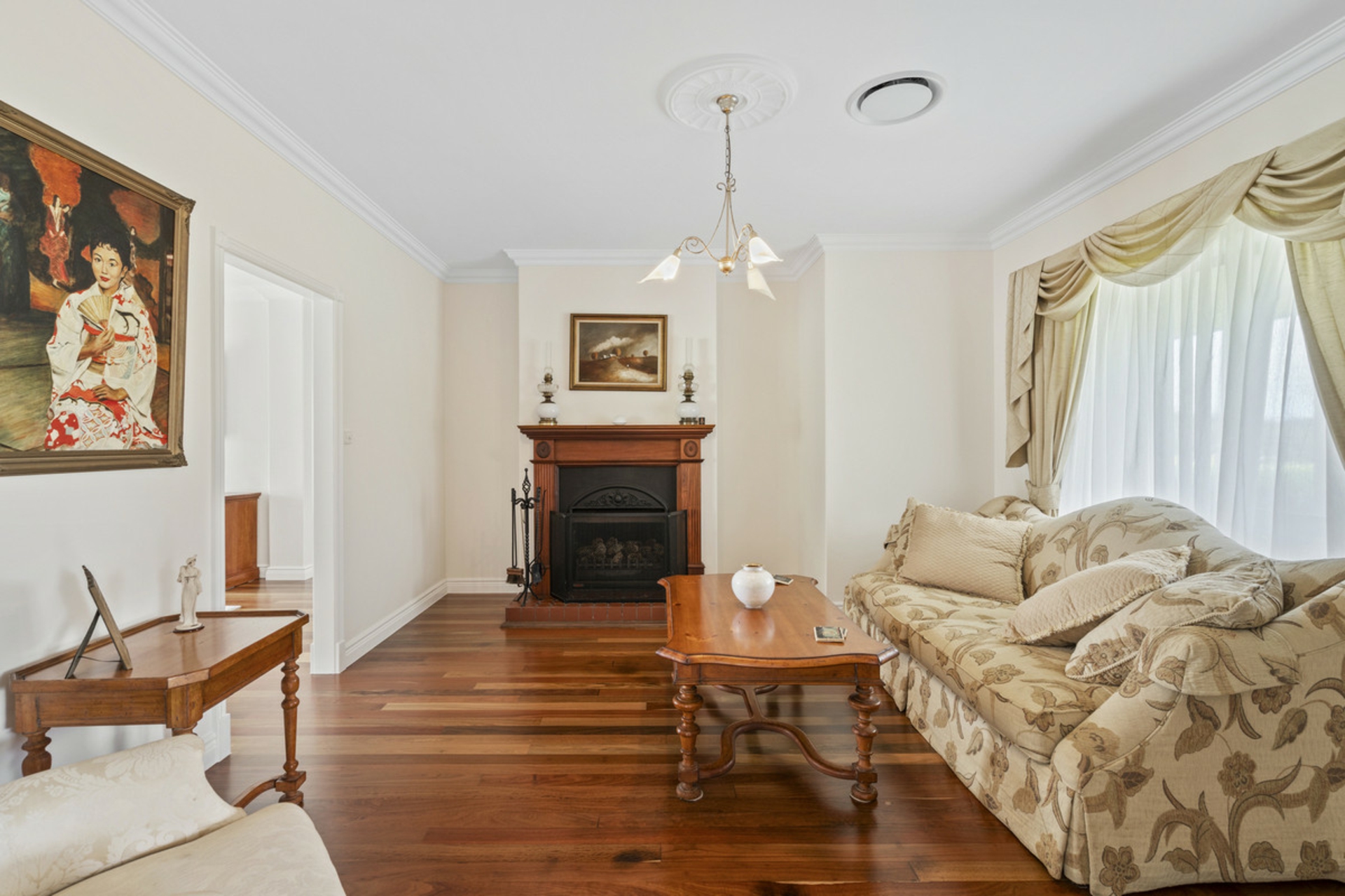 137 Gladrose Crescent — photo 12 of 30