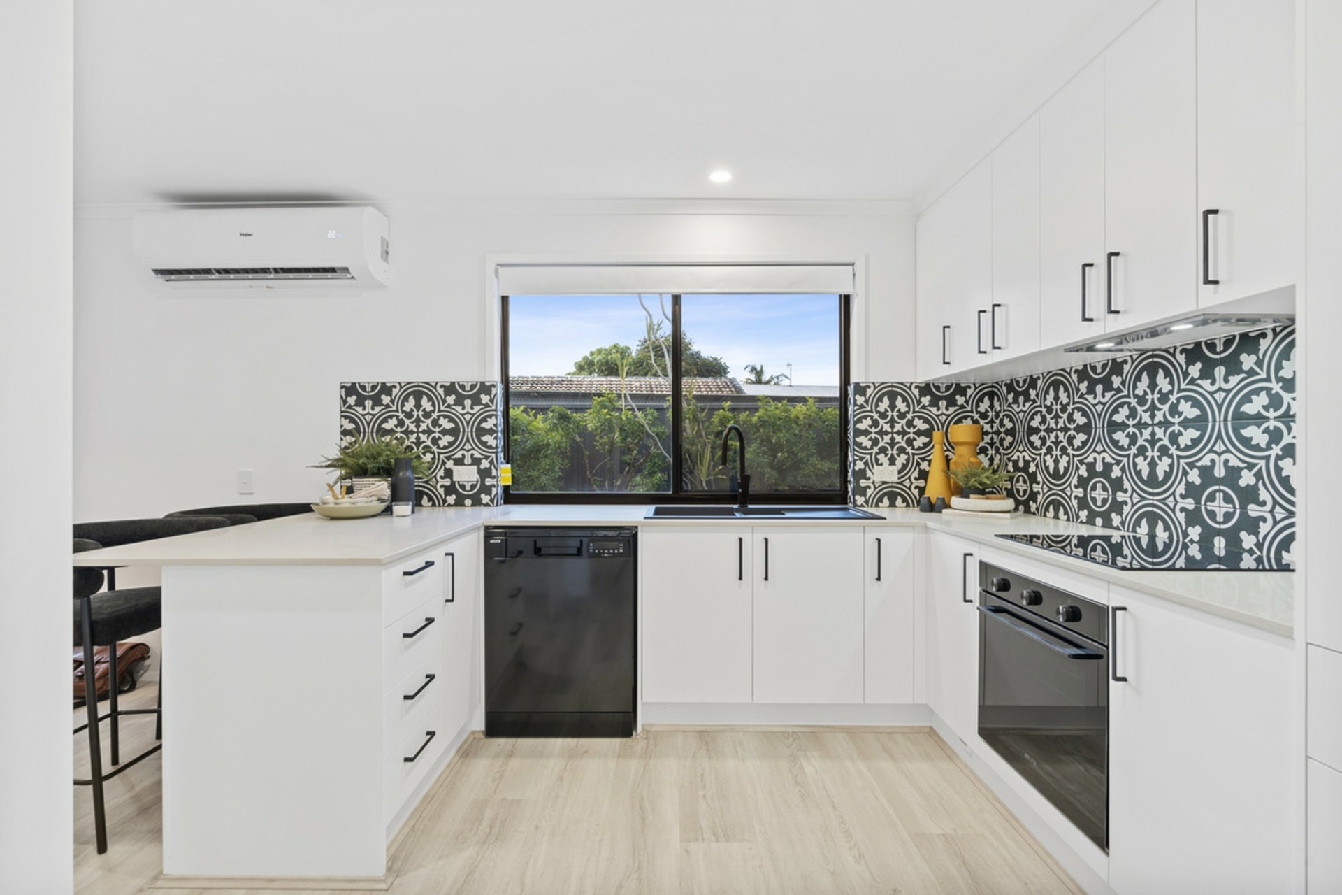 6 Cozens Way — photo 8 of 30