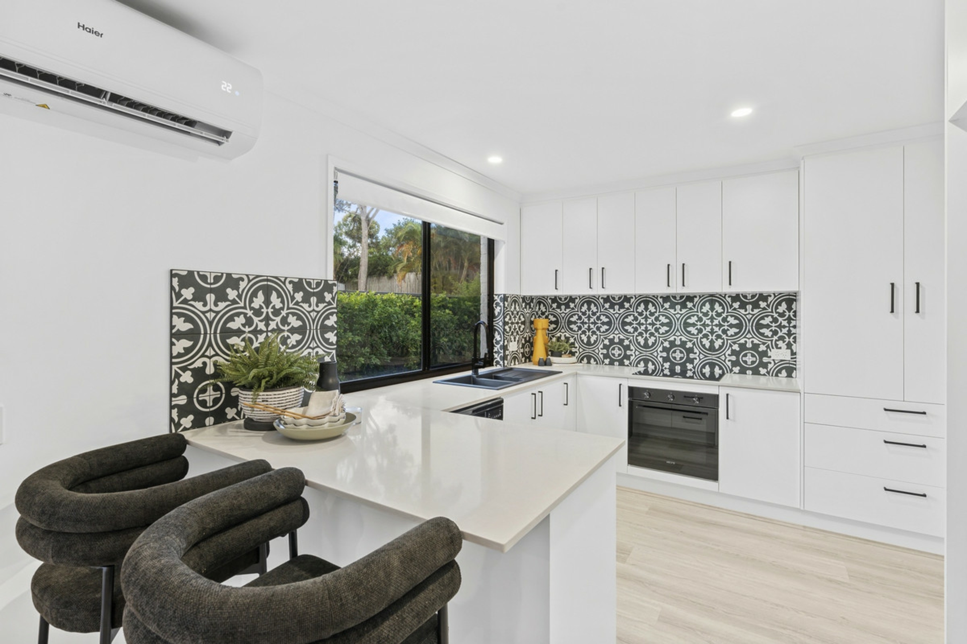 6 Cozens Way — photo 10 of 30