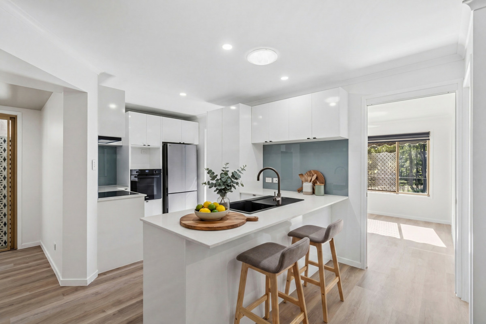 16/44 Helensvale Road — photo 4 of 17