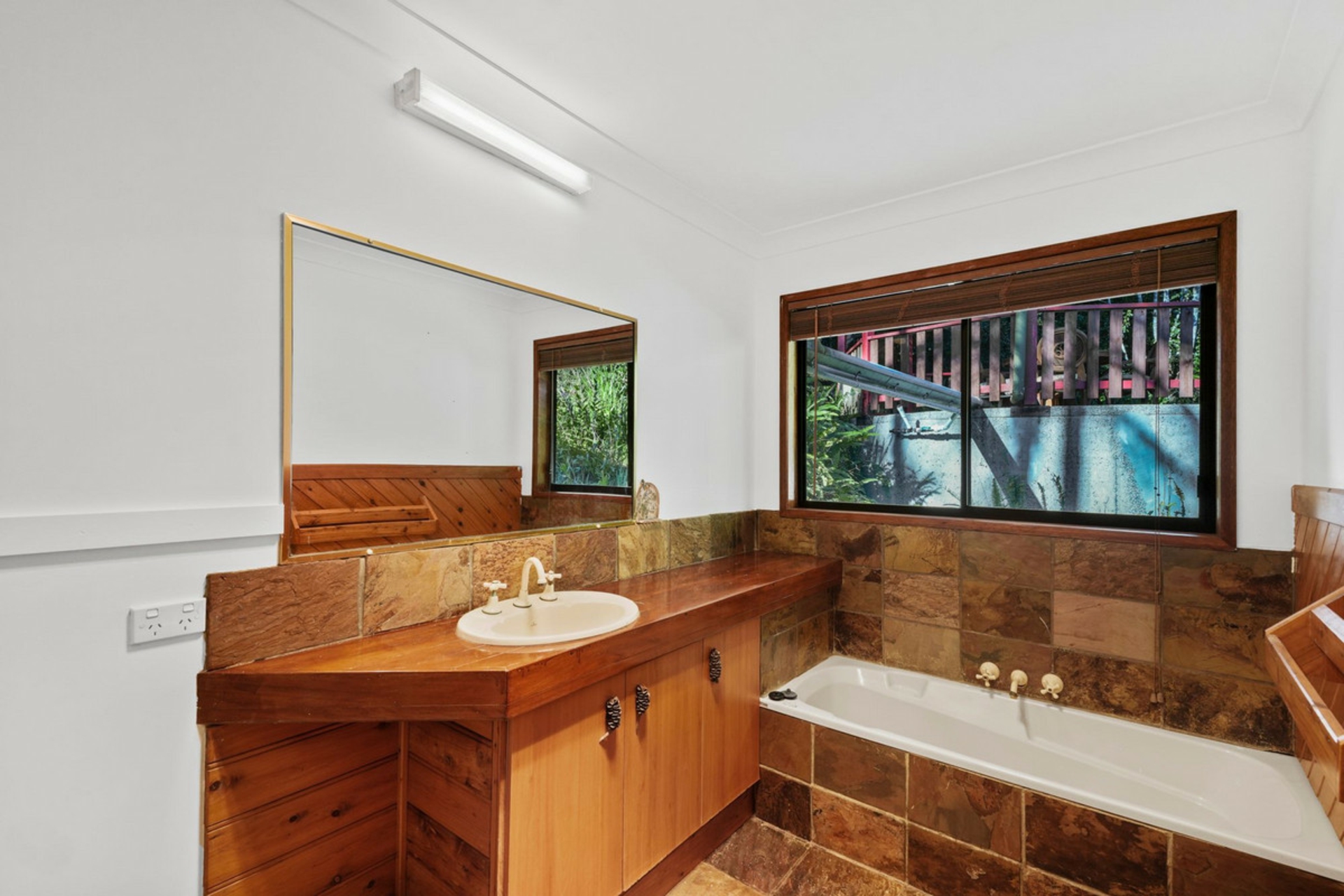 77-79 Akoonah Drive — photo 19 of 30