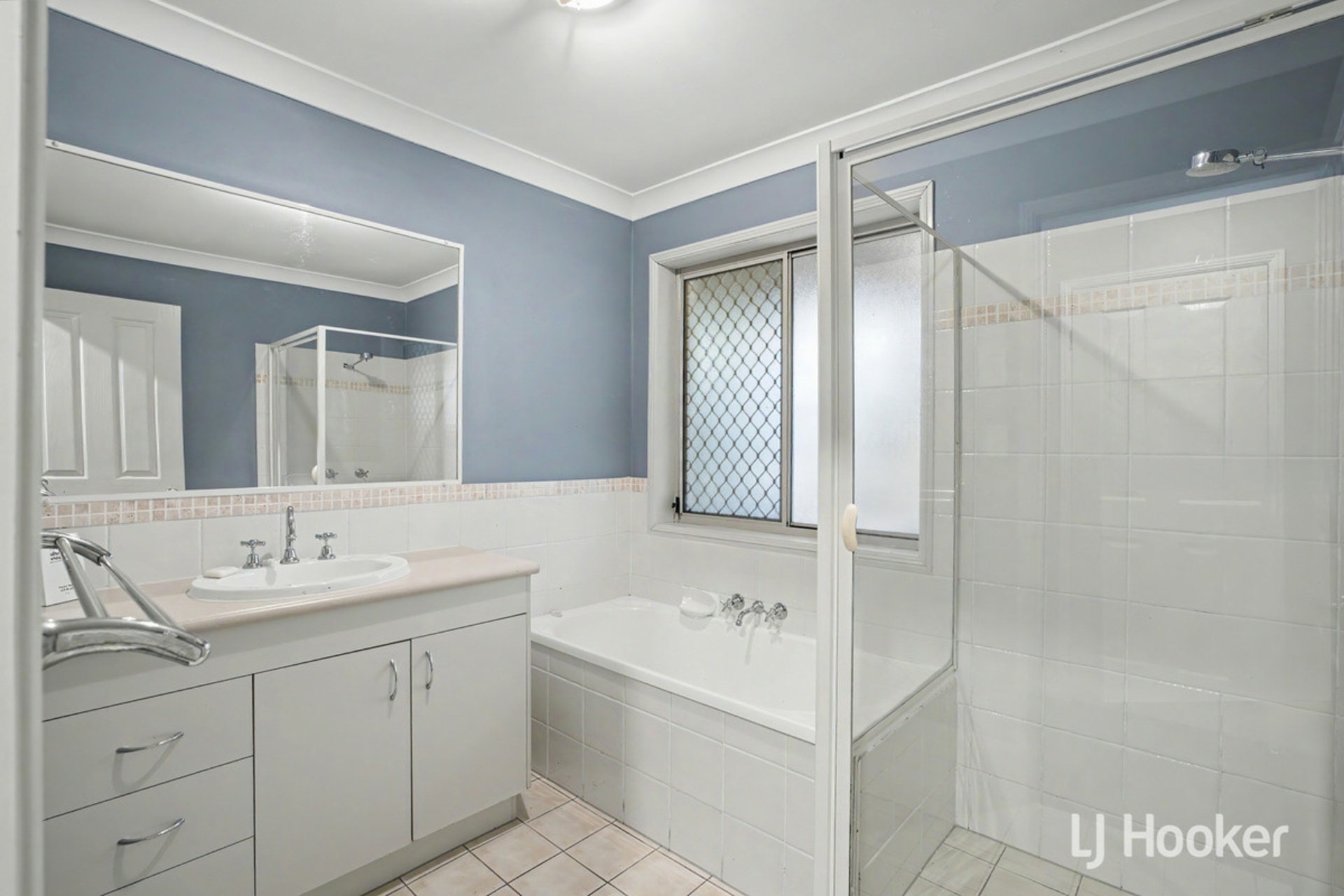 1/1 Van Brugge Court — photo 7 of 17