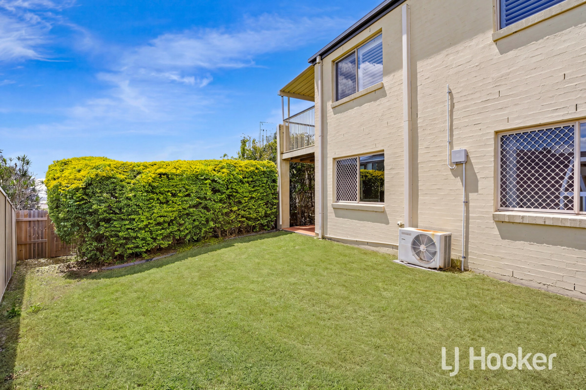 1/1 Van Brugge Court — photo 10 of 17