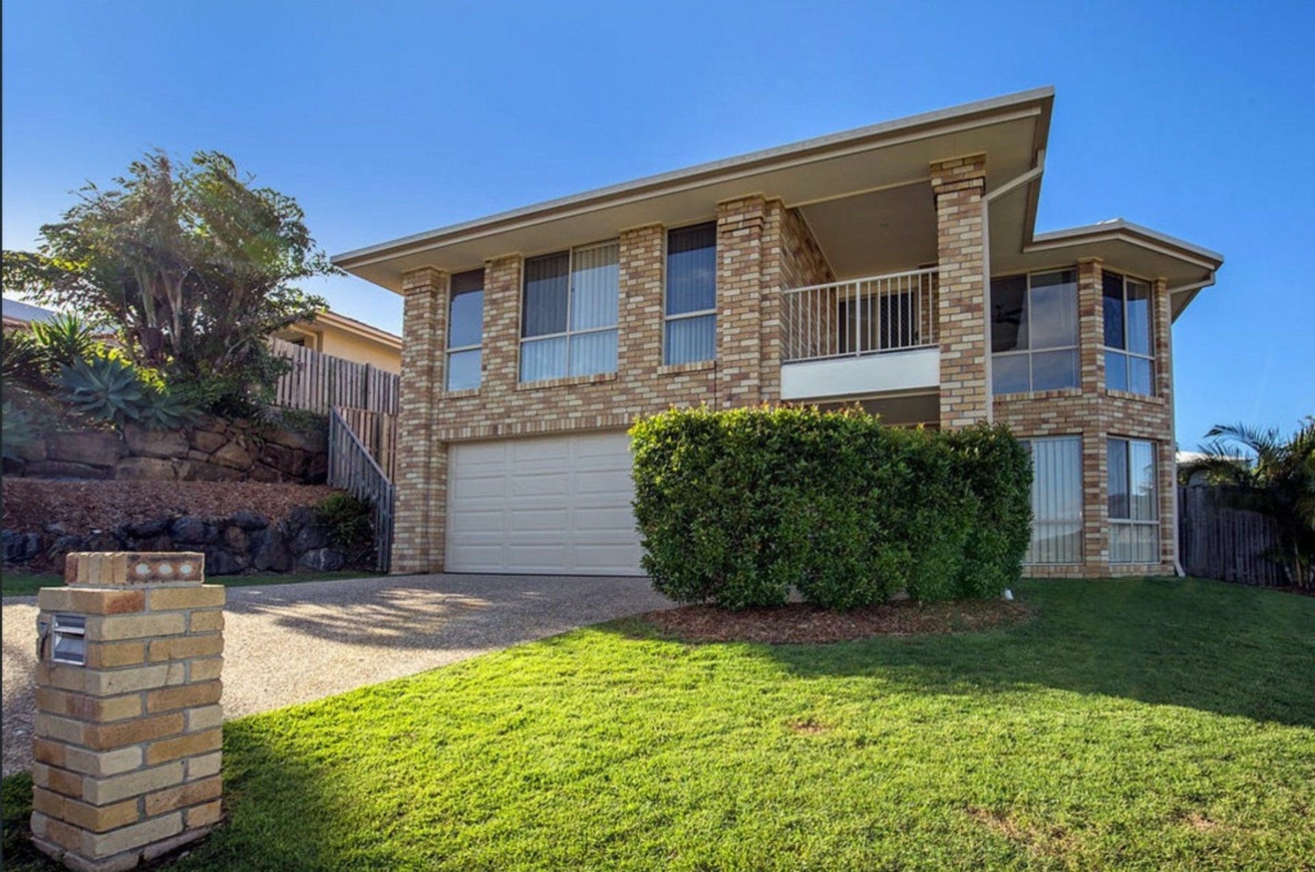 7 Angourie Crescent — photo from LJ Hooker Nerang