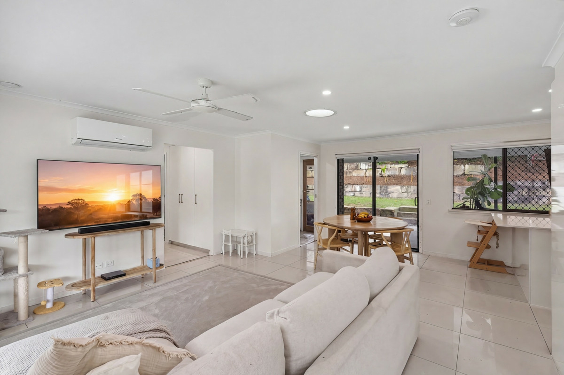 49 Balyando Drive — photo 2 of 16