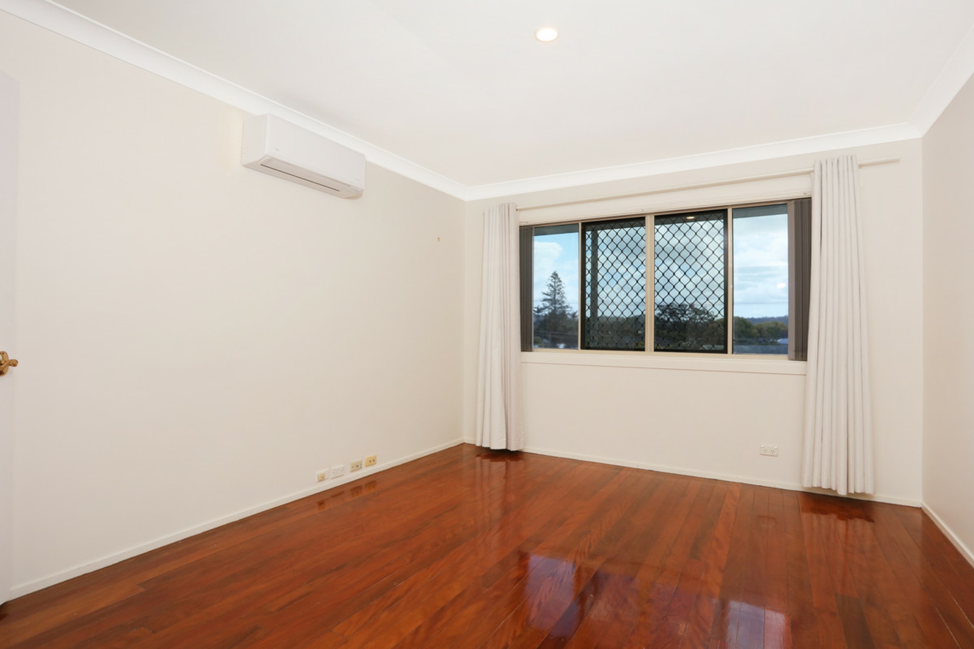 33 Warrener Street — photo 4 of 15