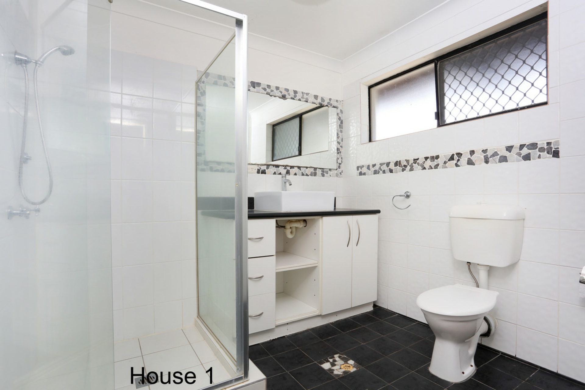 33 Warrener Street — photo 6 of 15