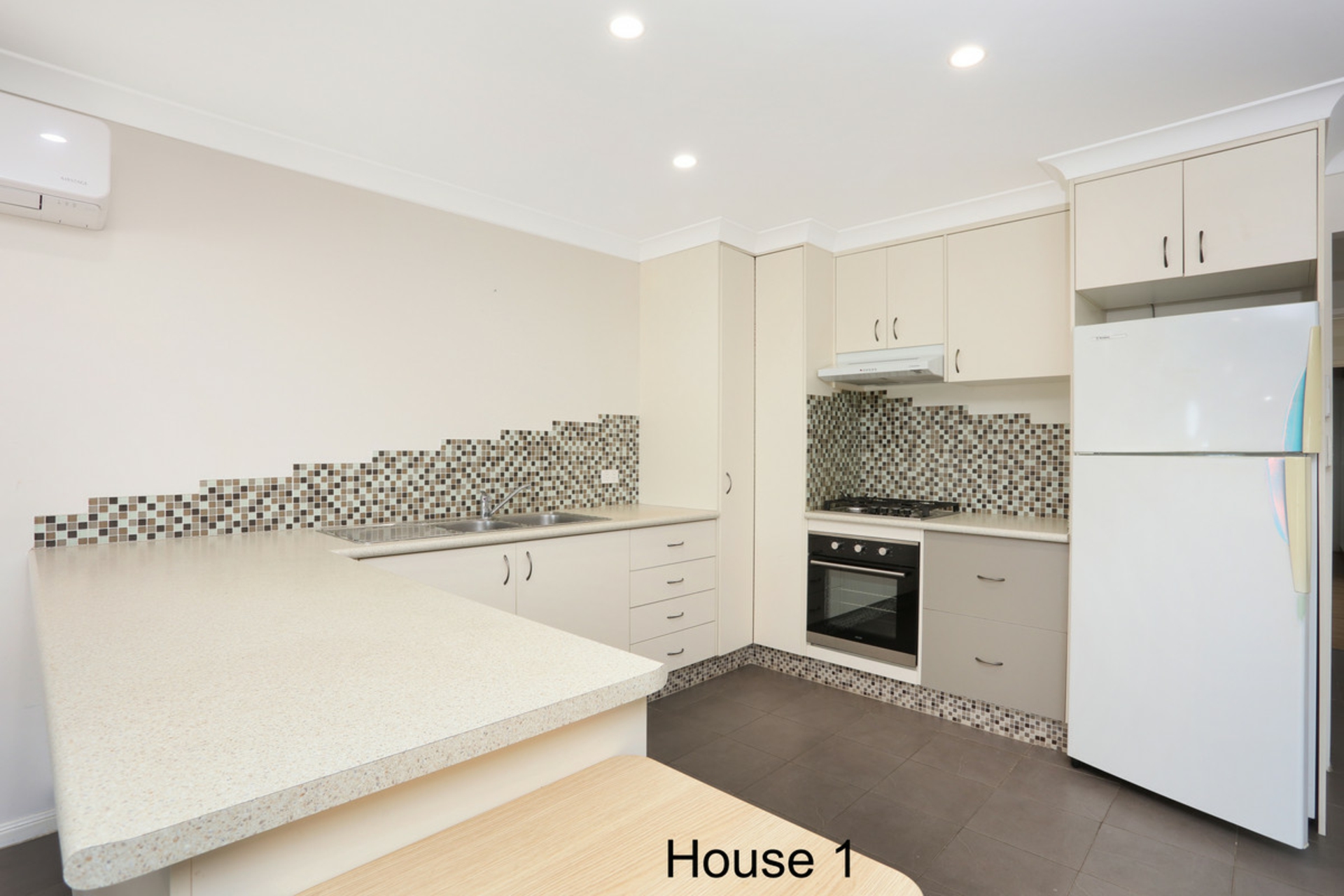 33 Warrener Street — photo 11 of 15