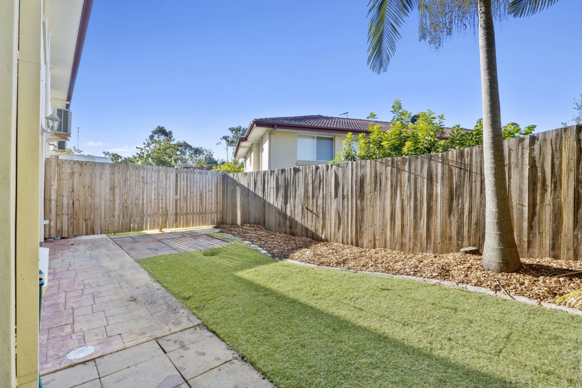 57/102-104 Alexander Drive — photo 3 of 14