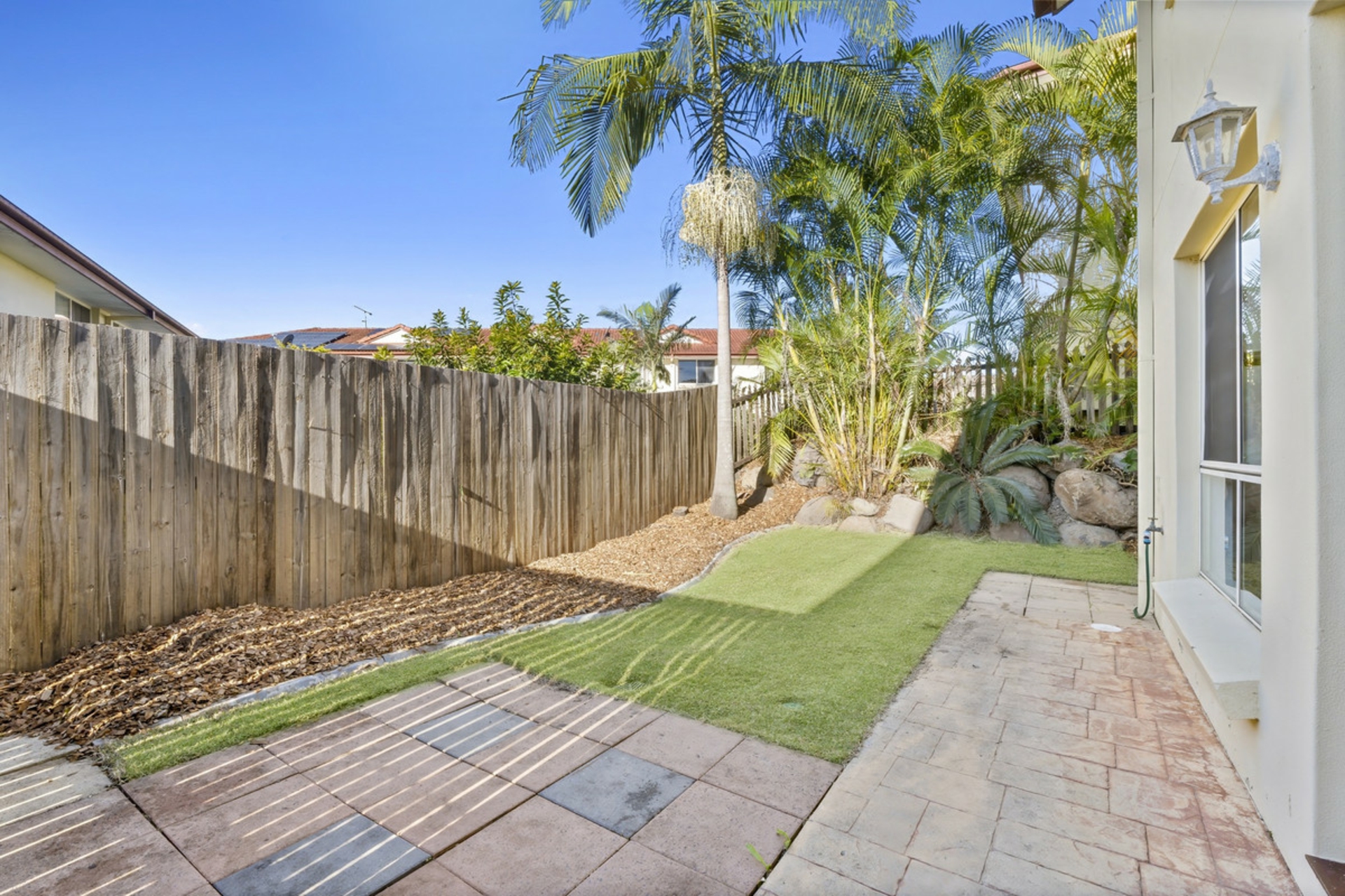 57/102-104 Alexander Drive — photo 7 of 14