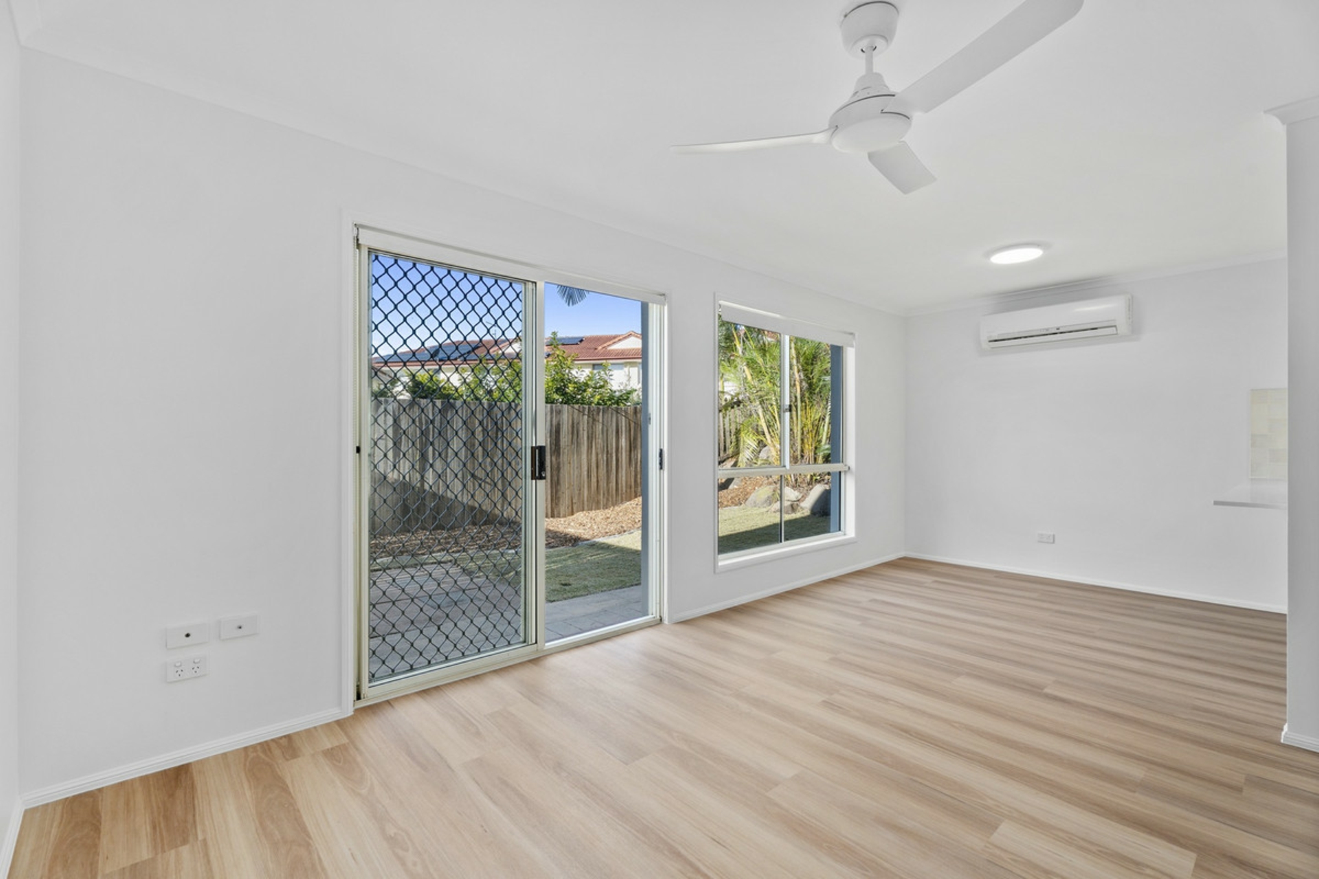 57/102-104 Alexander Drive — photo 9 of 14
