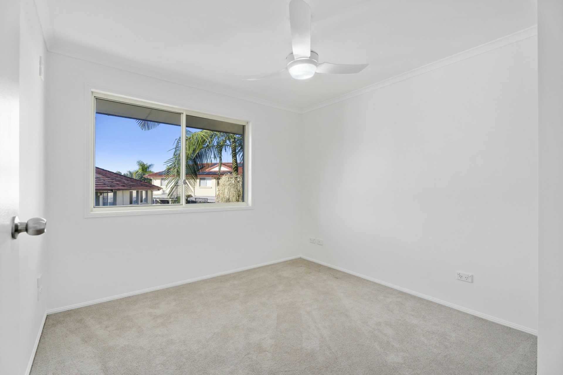 57/102-104 Alexander Drive — photo 10 of 14