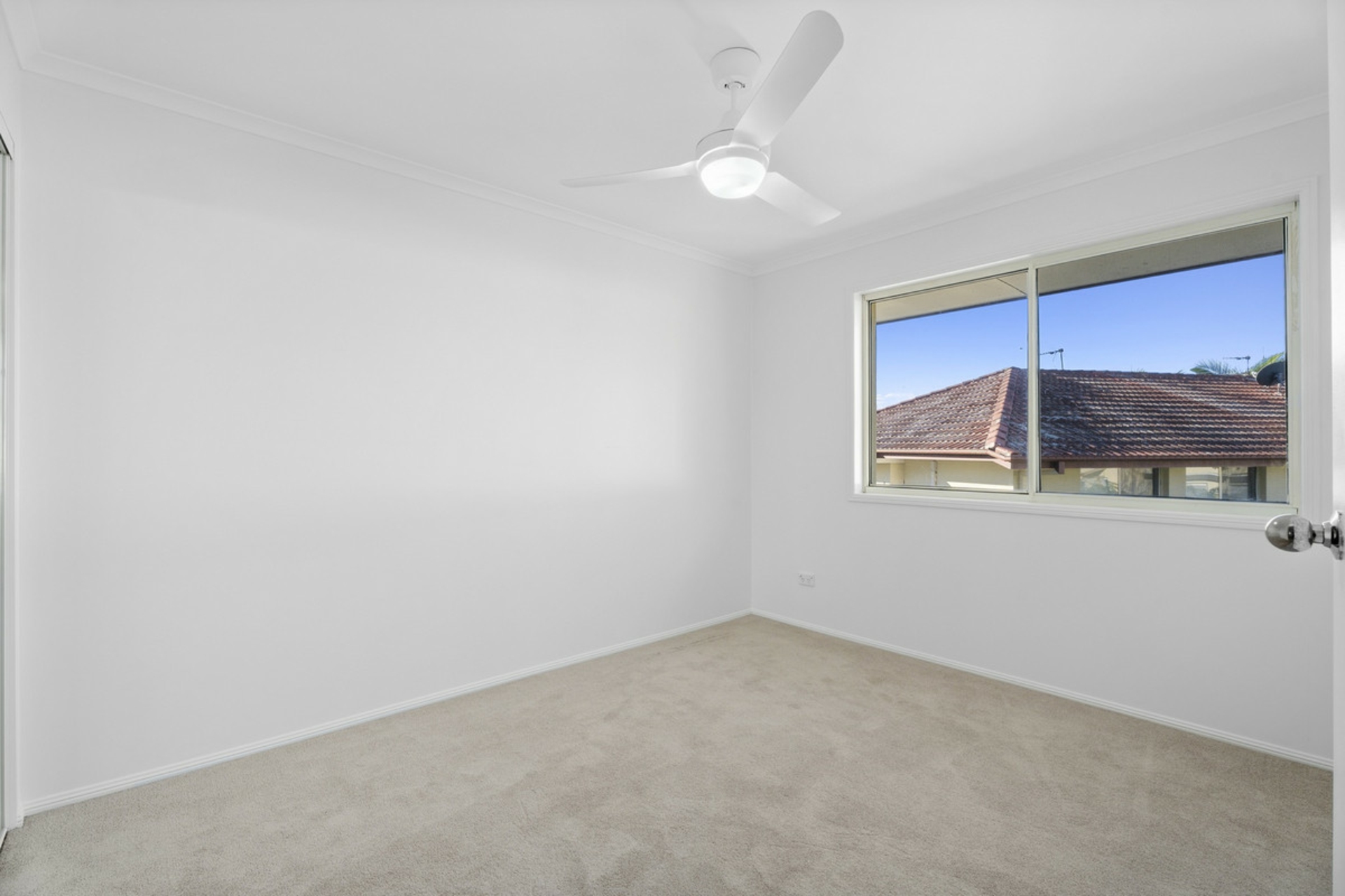 57/102-104 Alexander Drive — photo 11 of 14
