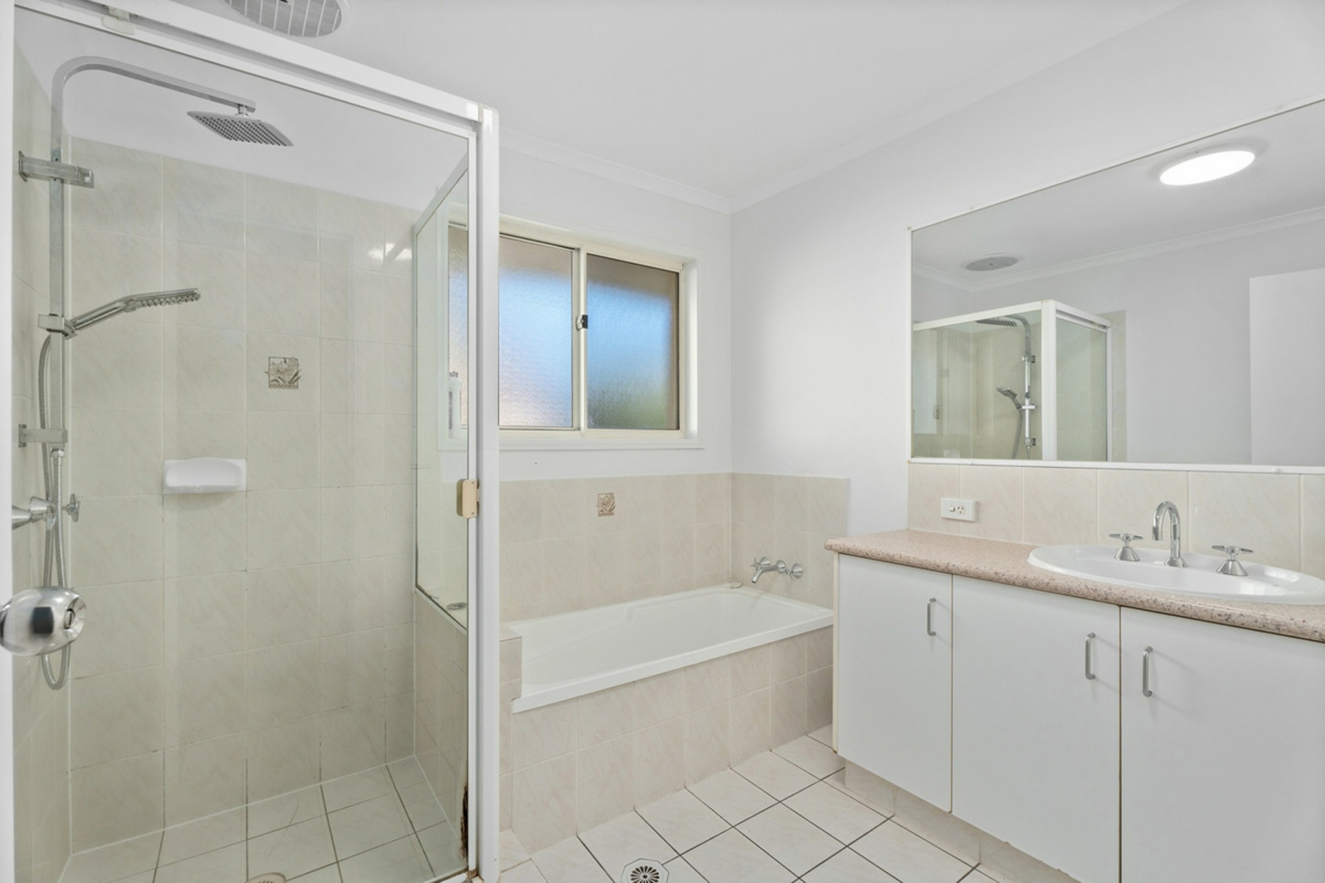 57/102-104 Alexander Drive — photo 12 of 14