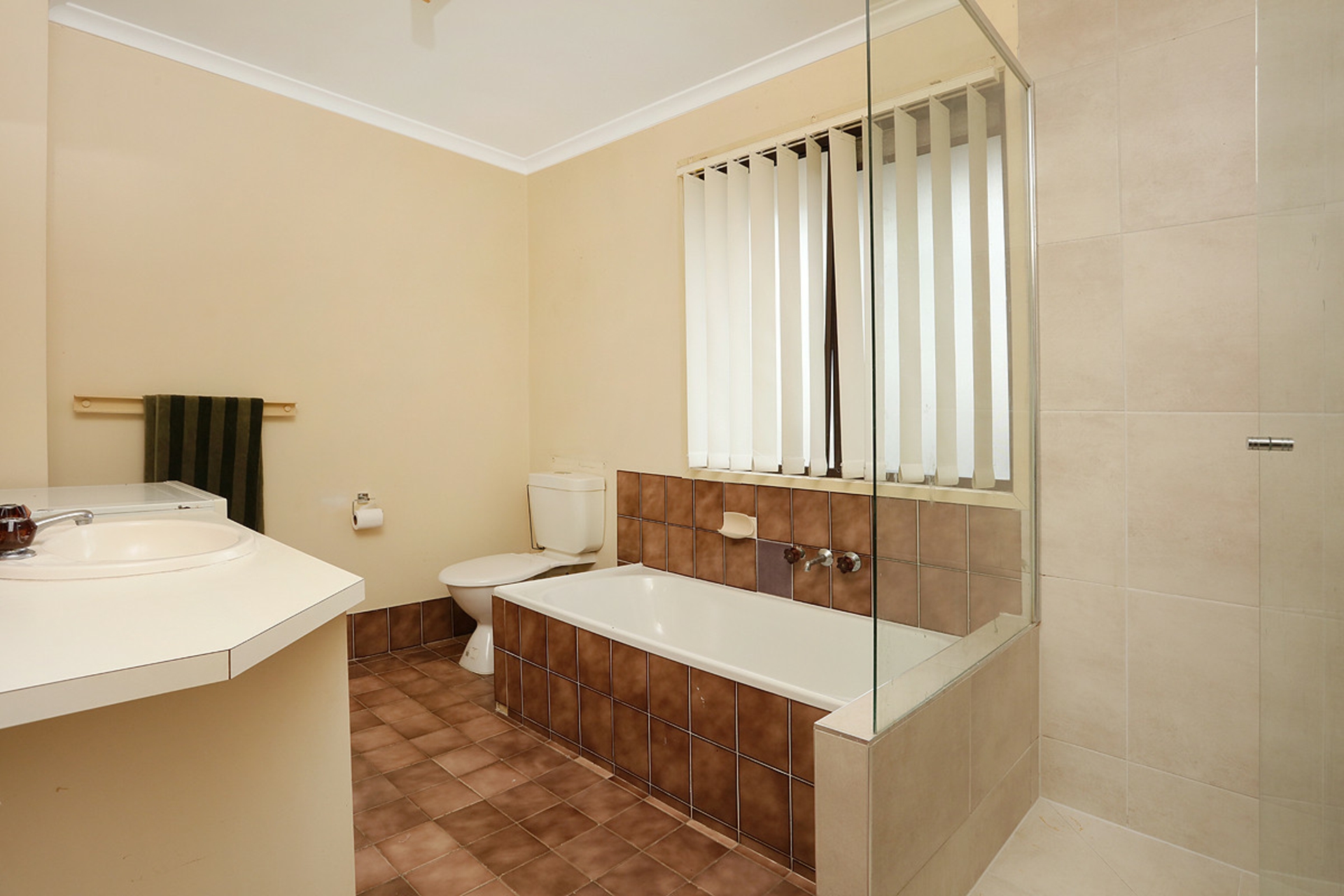 7 Banksia Court 67 Nerang Street — photo 8 of 12