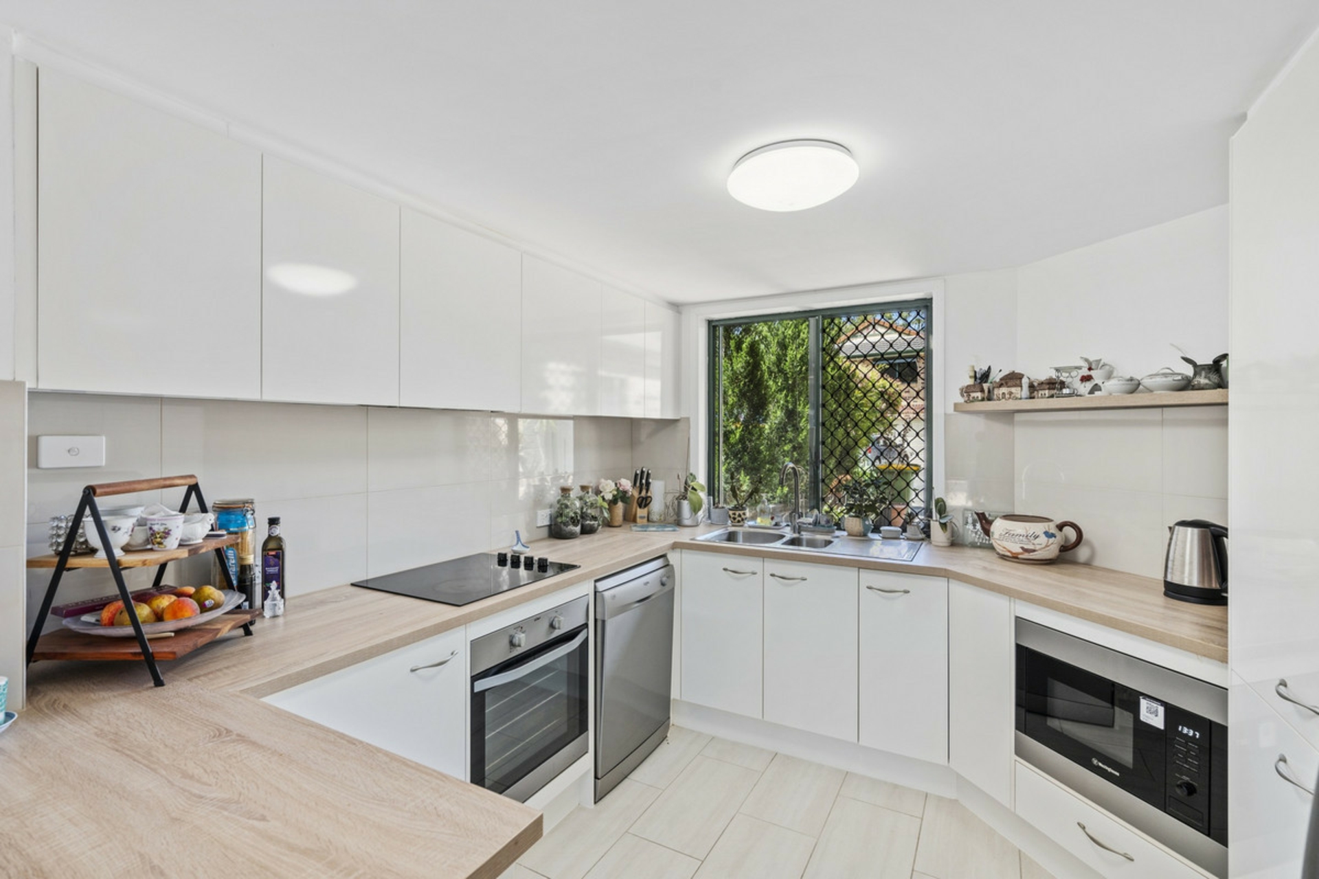 10/19 Doyalson Place — photo 3 of 14