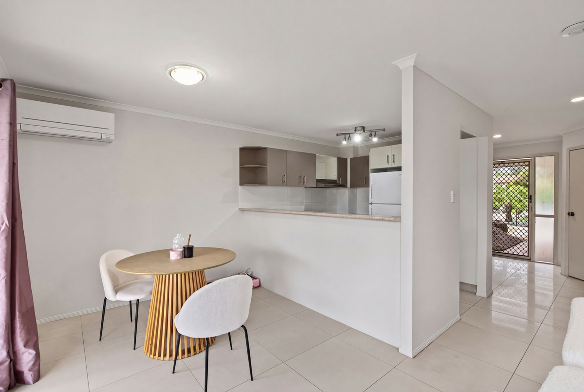 16/102-104 Alexander Drive — photo 5 of 17