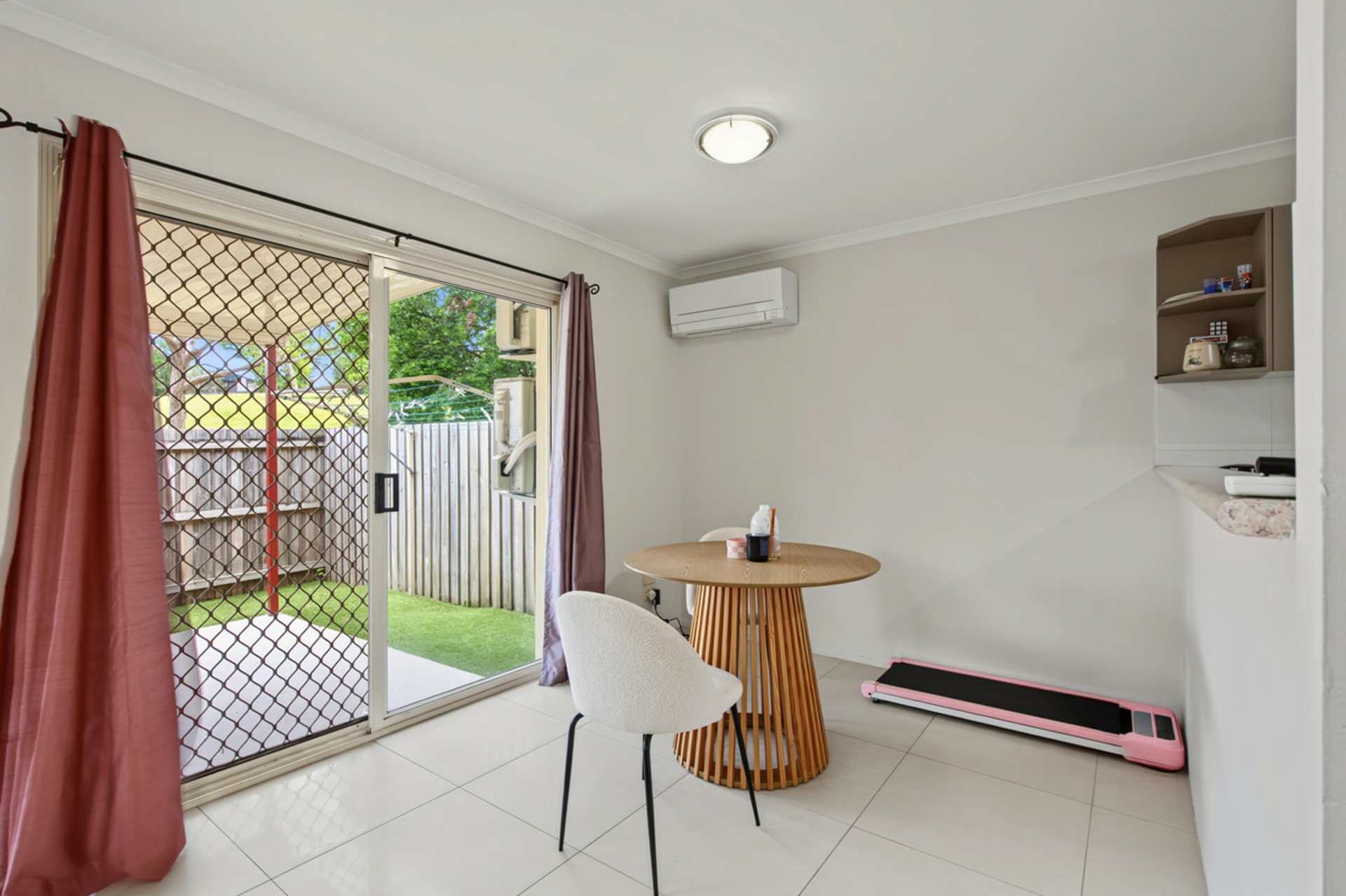 16/102-104 Alexander Drive — photo 8 of 17