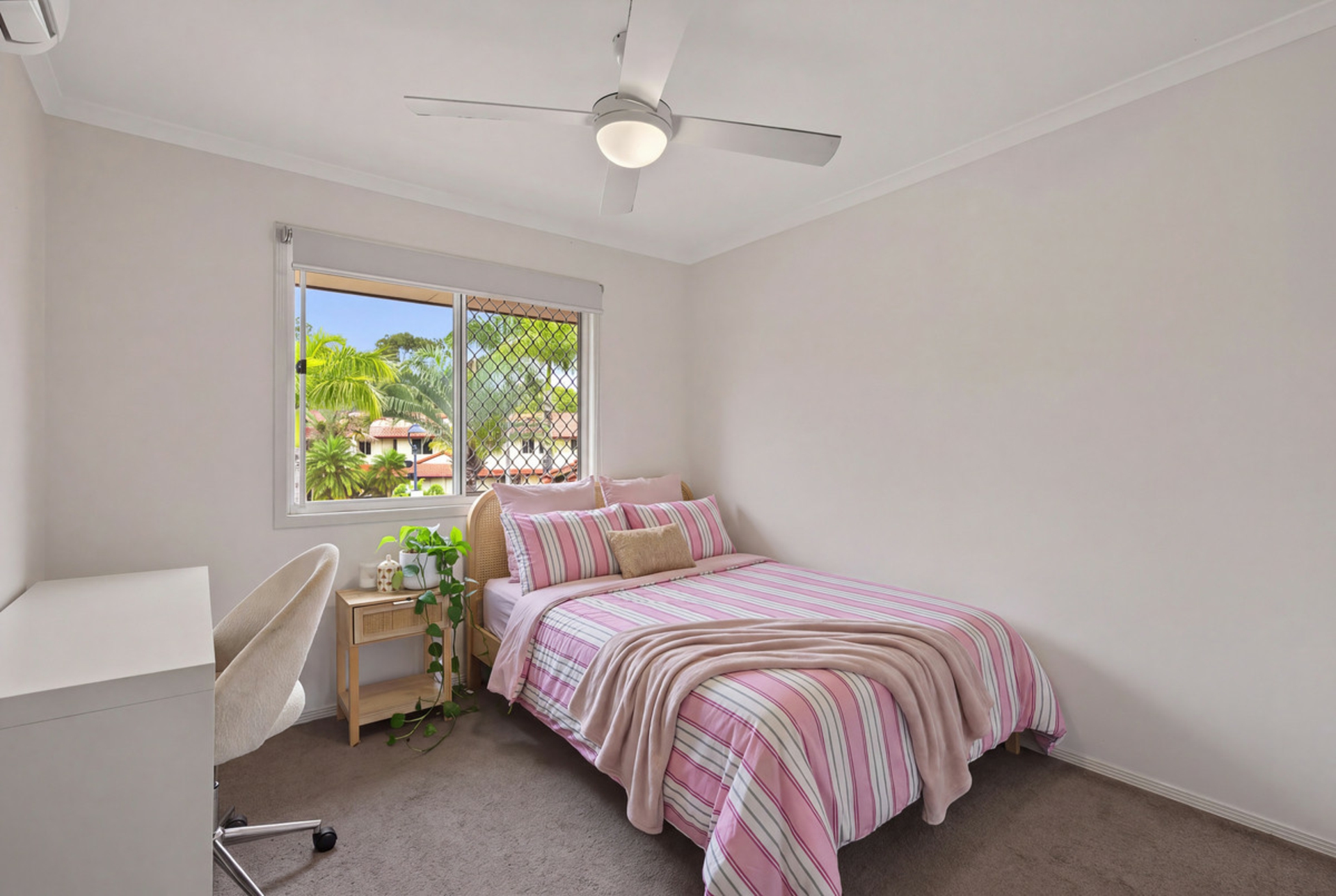 16/102-104 Alexander Drive — photo 11 of 17