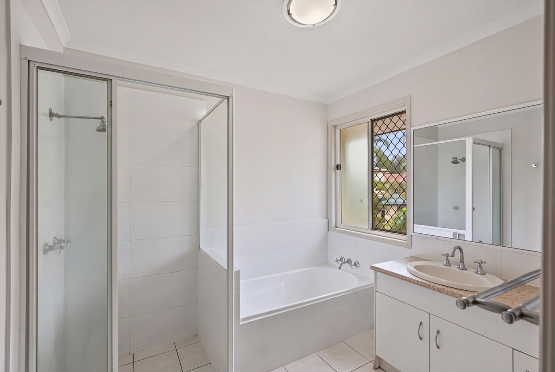 16/102-104 Alexander Drive — photo 13 of 17