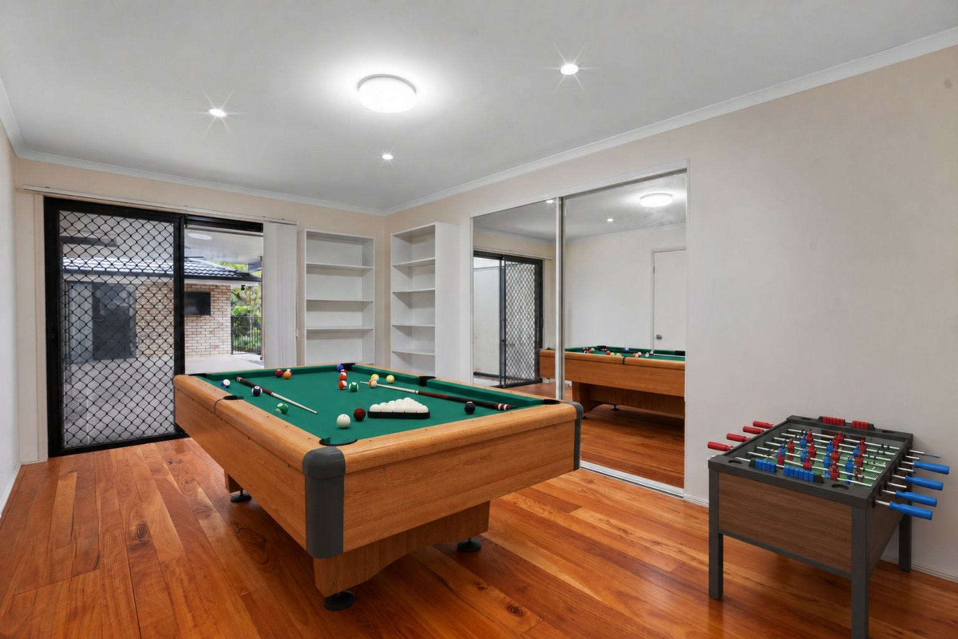5-7 The Oval Drive — photo 19 of 23