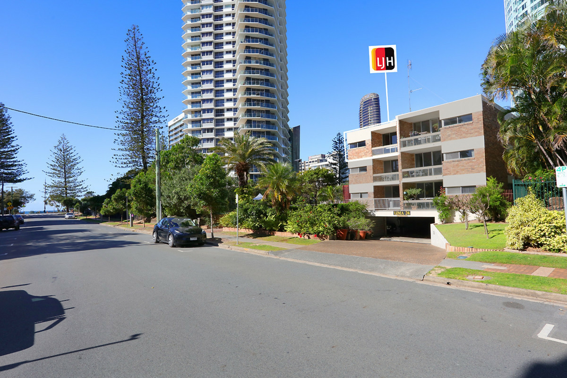 8/24 Laycock Street — photo from LJ Hooker Nerang
