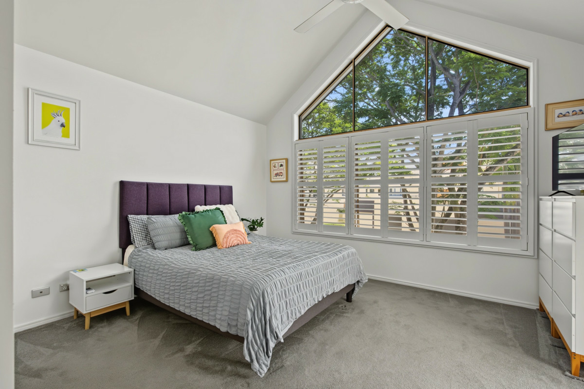 2065/1 The Vistas Drive — photo 3 of 27