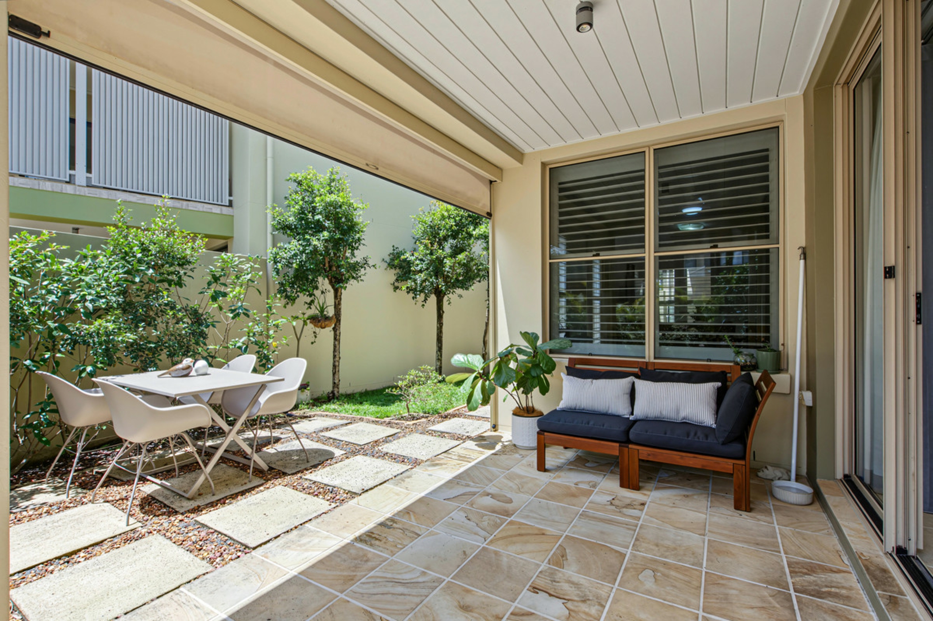 2065/1 The Vistas Drive — photo 5 of 27