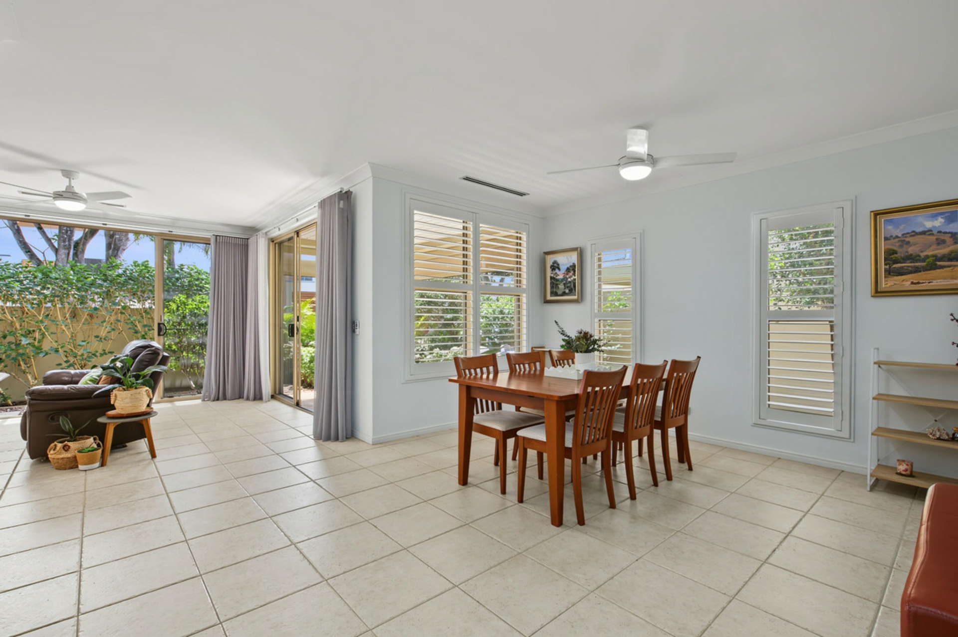 2065/1 The Vistas Drive — photo 7 of 27