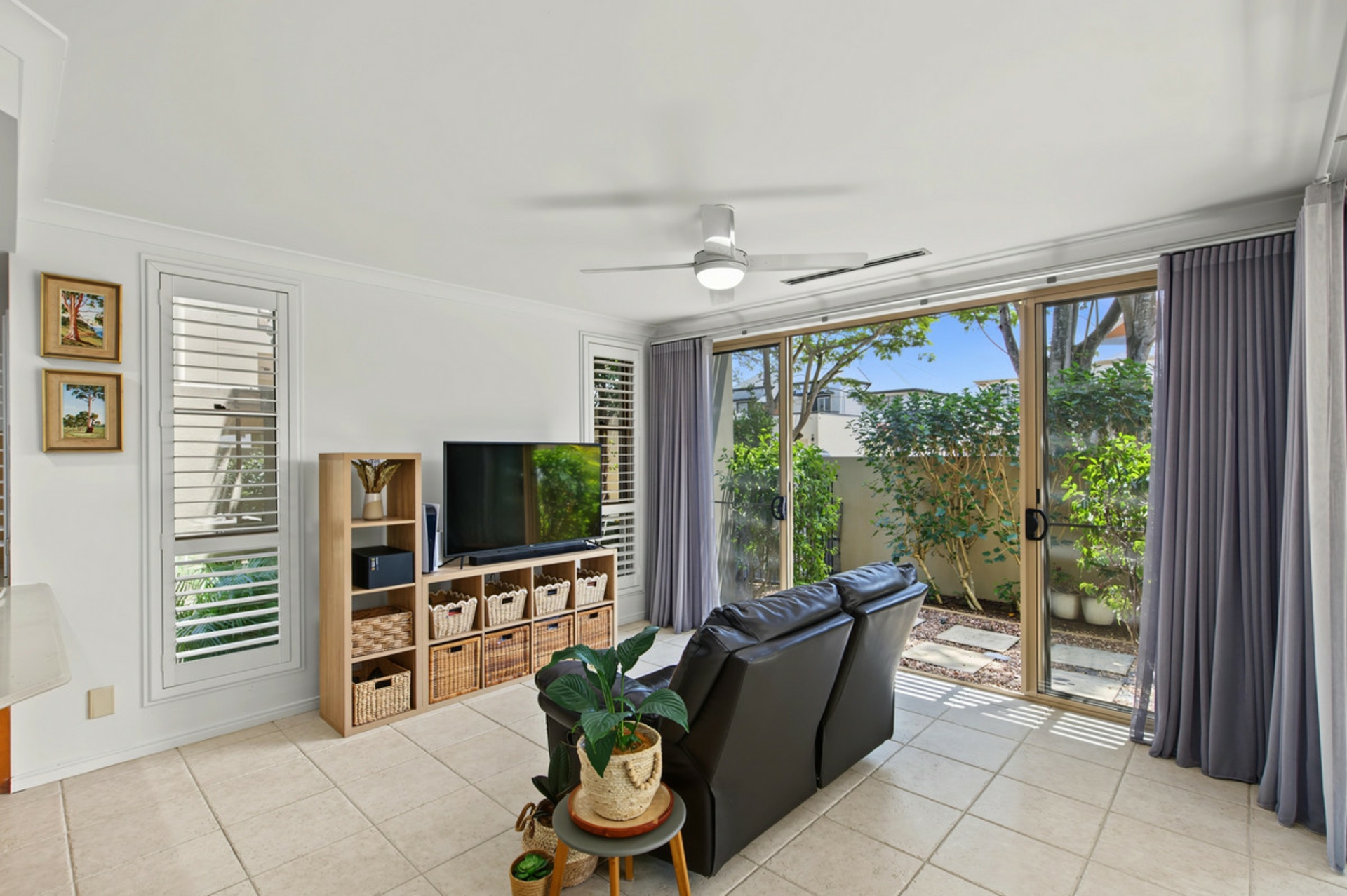 2065/1 The Vistas Drive — photo 8 of 27
