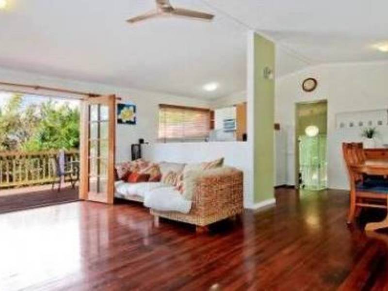 120 Barbaralla Drive, SPRINGWOOD