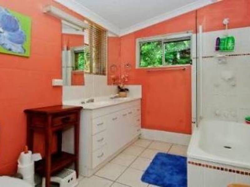 120 Barbaralla Drive, SPRINGWOOD