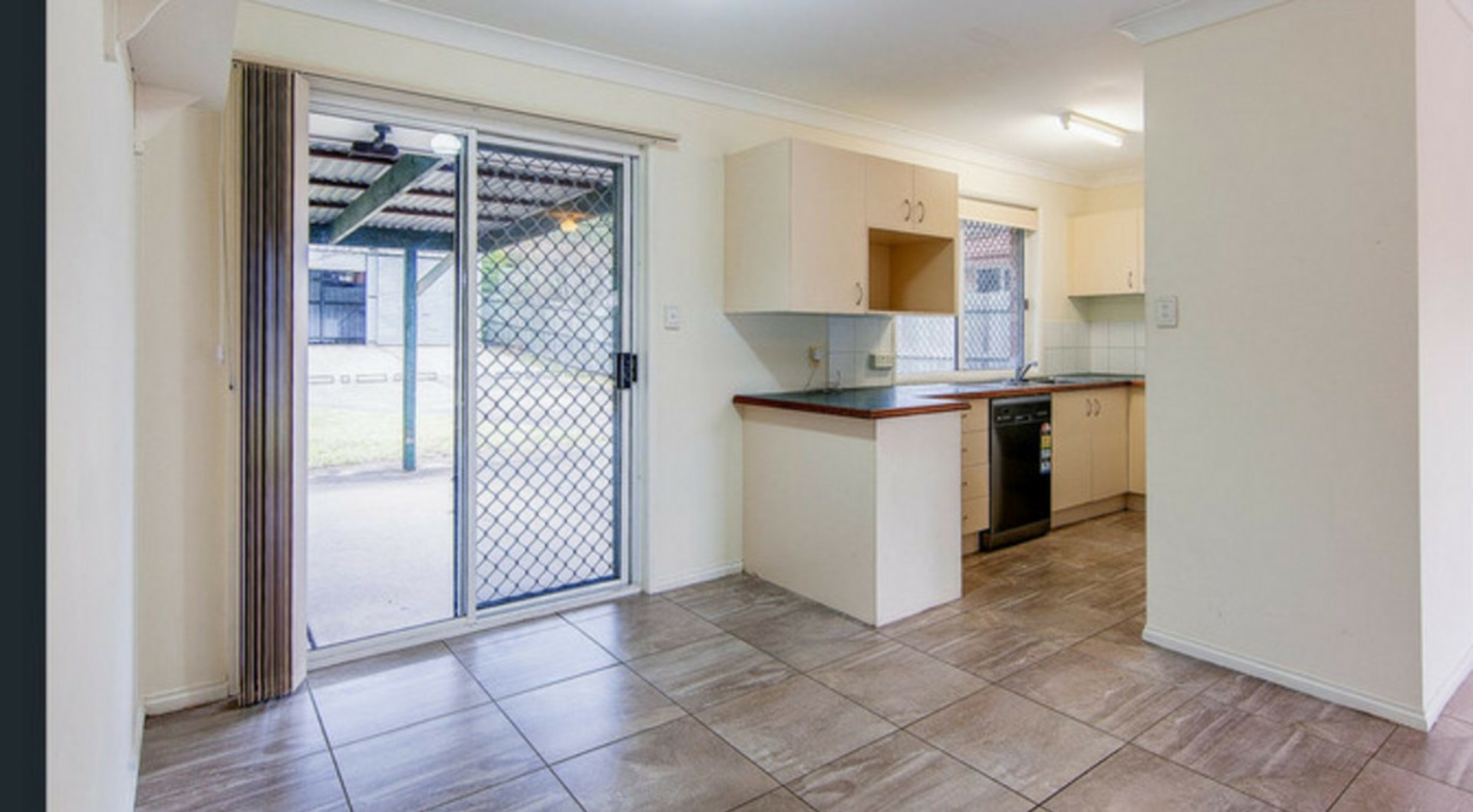 33 Rhodes Street, LOGANLEA