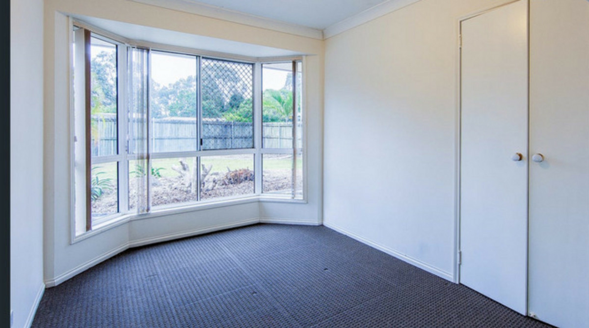 33 Rhodes Street, LOGANLEA