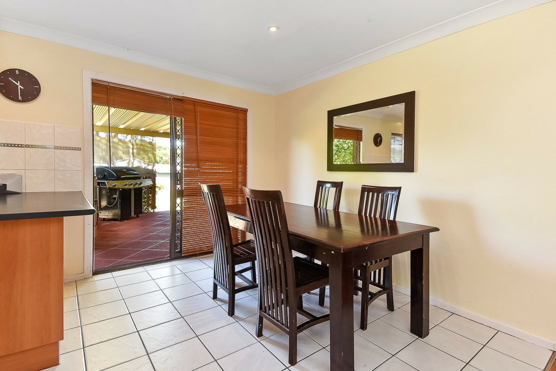 10 Lauretta Avenue, SPRINGWOOD