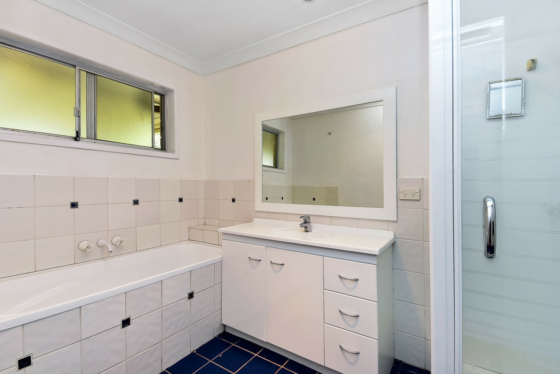 10 Lauretta Avenue, SPRINGWOOD