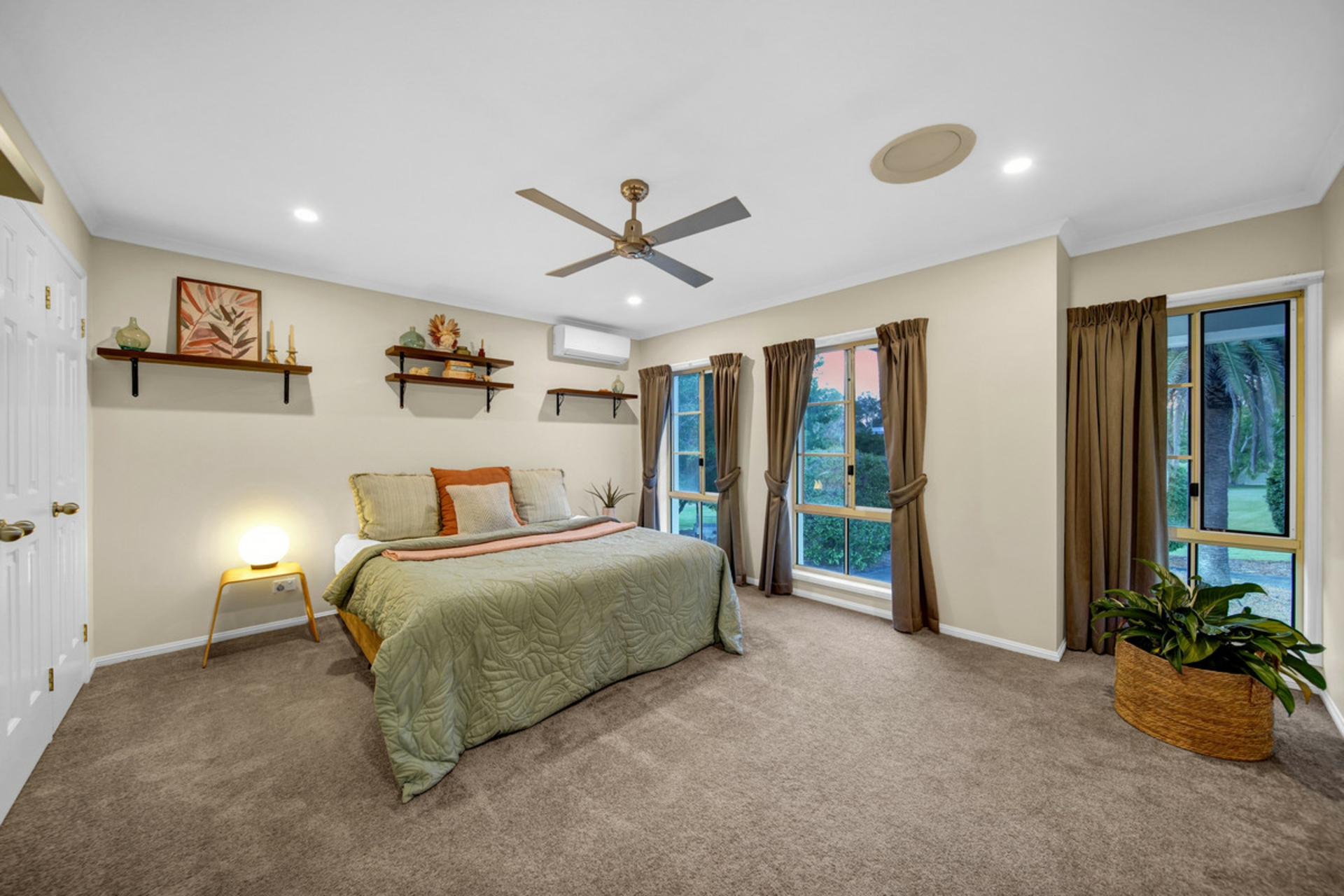 58-64 SOLWAY Crescent, CARBROOK