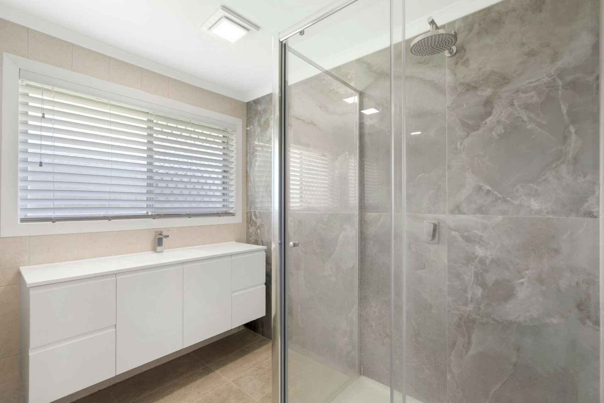56 Paradise Road, SLACKS CREEK