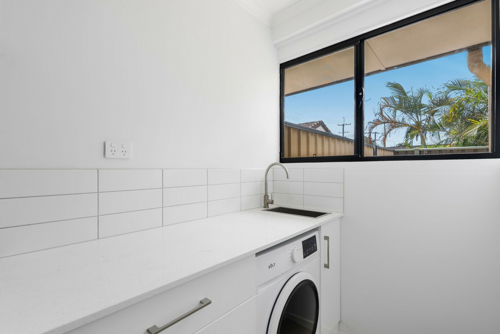 56 Paradise Road, SLACKS CREEK