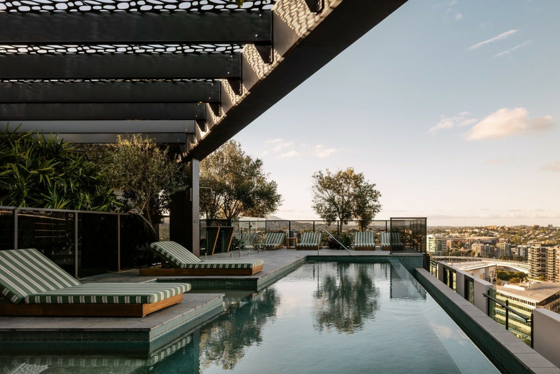 612/2-4 Edmondstone Street, SOUTH BRISBANE