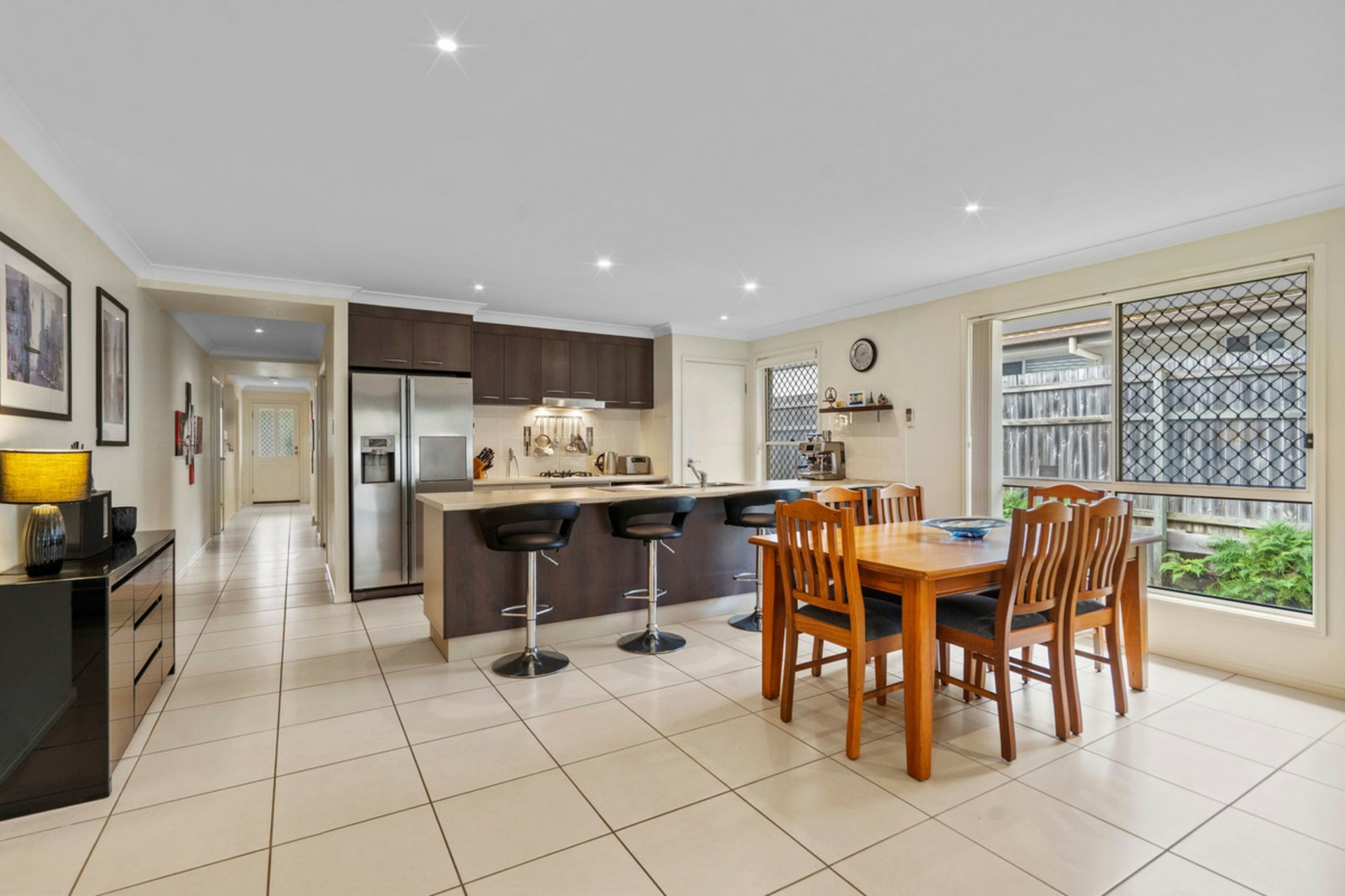 25 Dundee Crescent — photo 4 of 24
