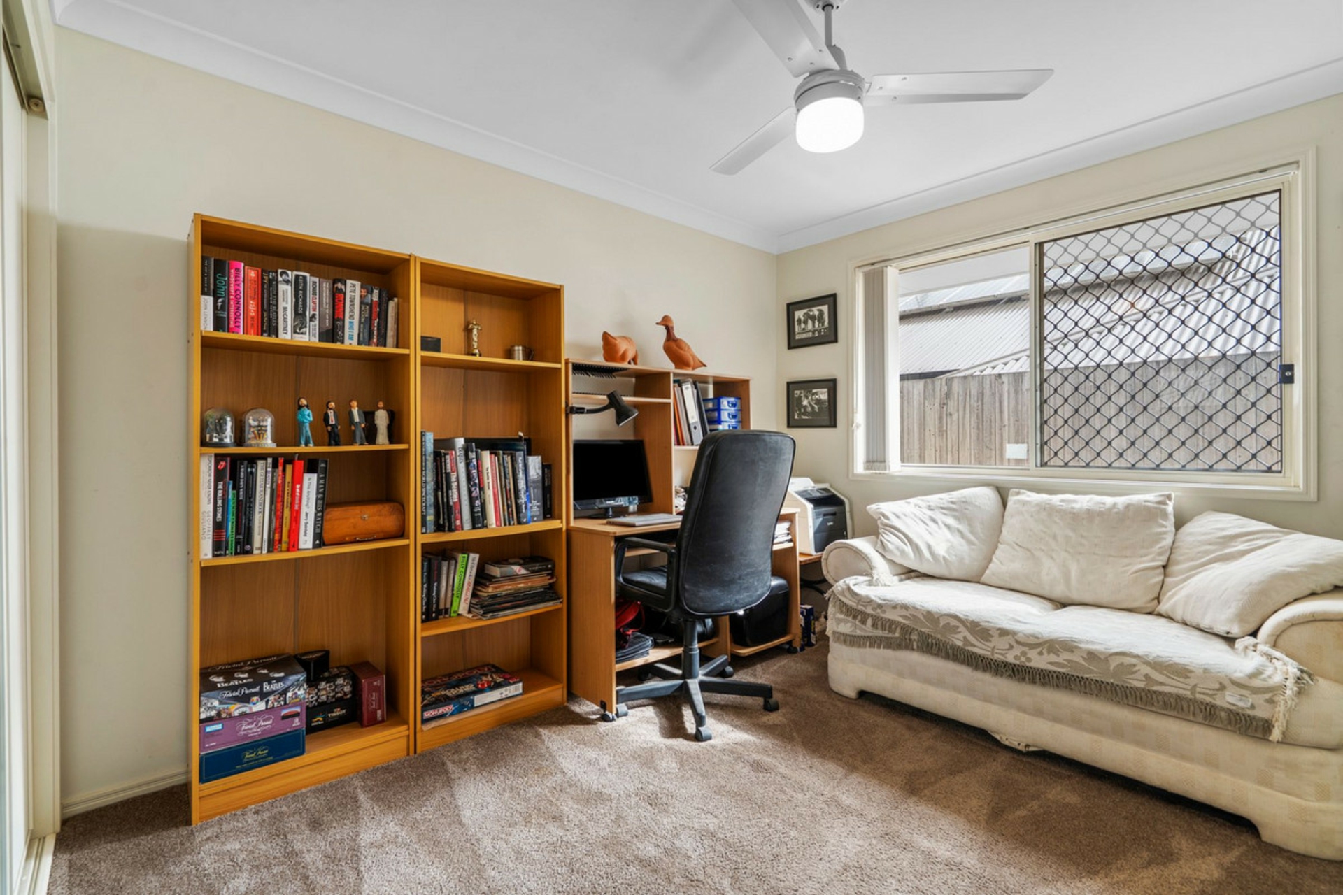 25 Dundee Crescent — photo 12 of 24